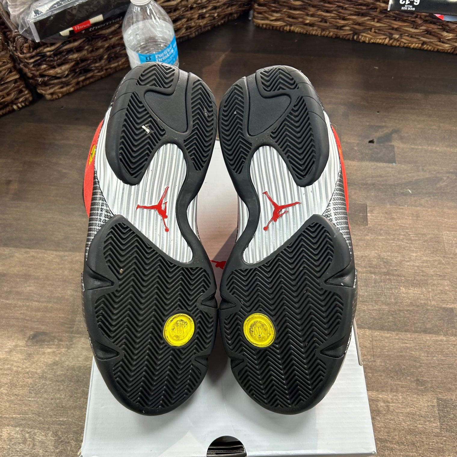 Jordan 14 Retro Ferrari (2025) (US 8.5) (USED)