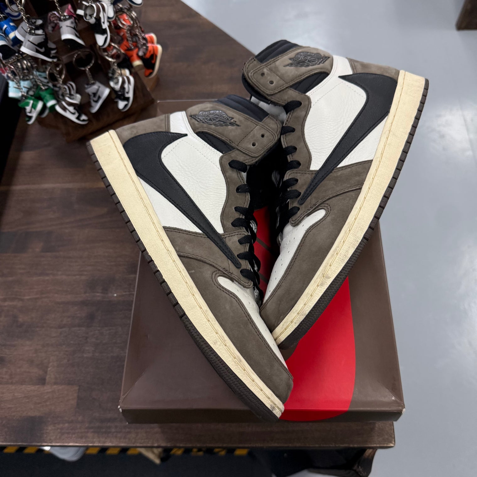 Travis Scott Mocha Jordan 1 Retro High OG SP (USED)