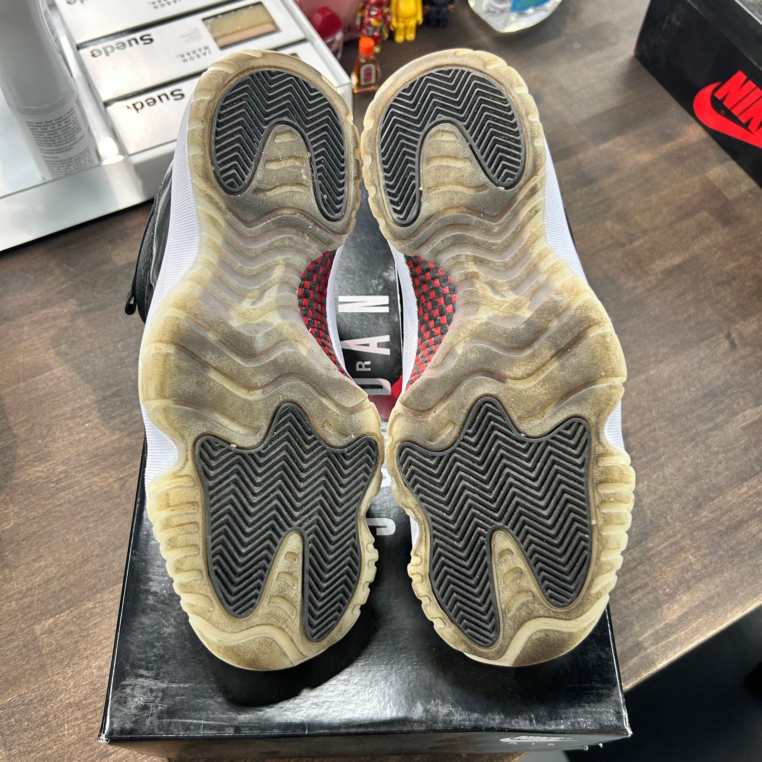 72-10 Jordan 11 Low (USED)