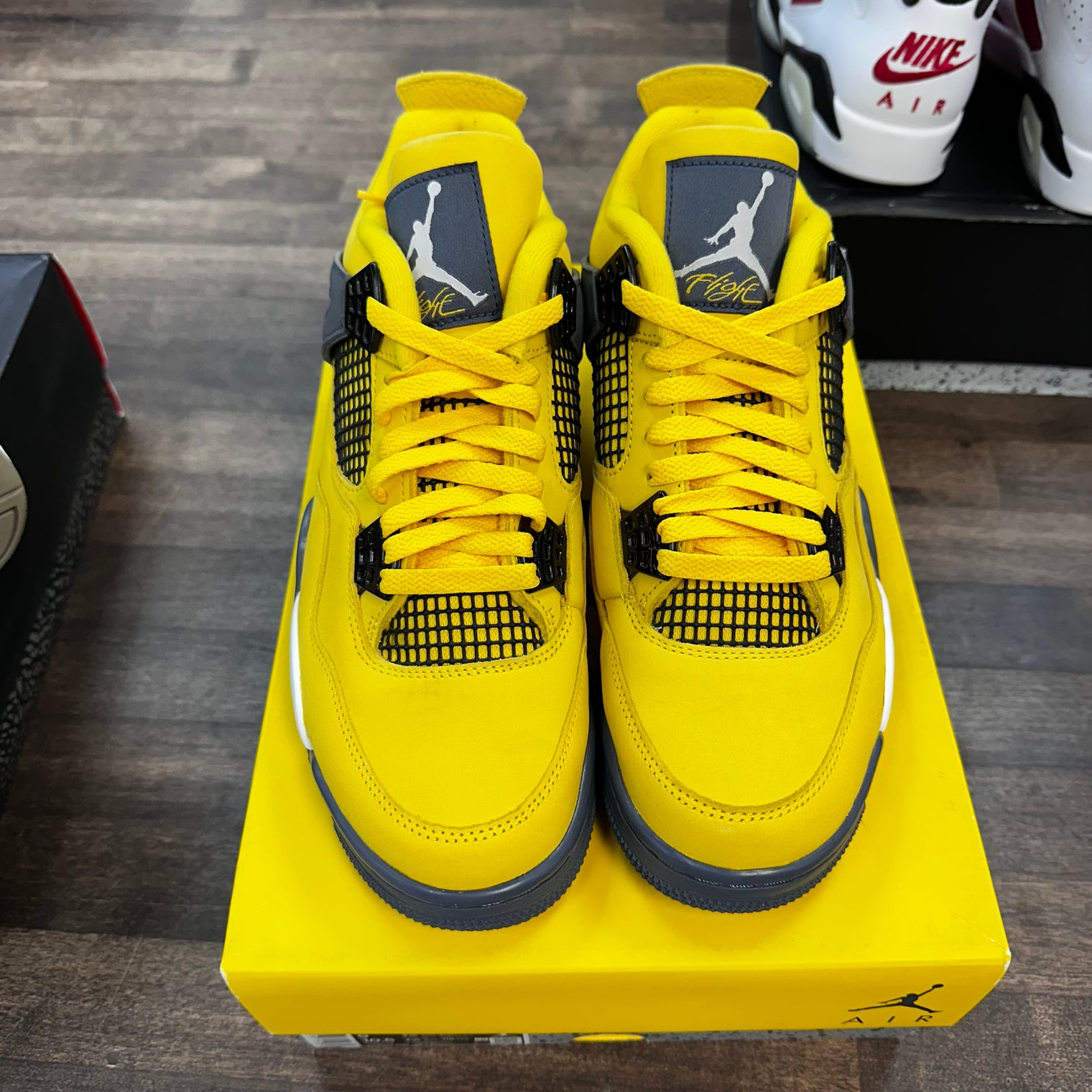 Lightning Jordan 4 (USED)