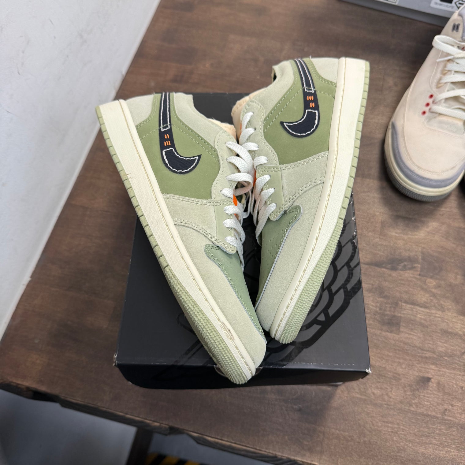 Craft Light Olive Jordan 1 Low SE (USED)
