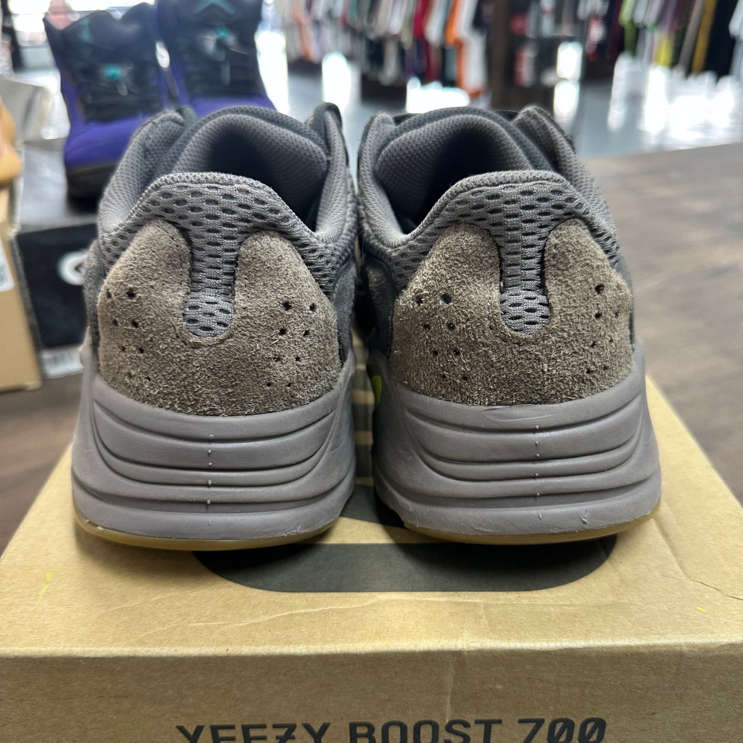 Mauve Yeezy 700 (USED)