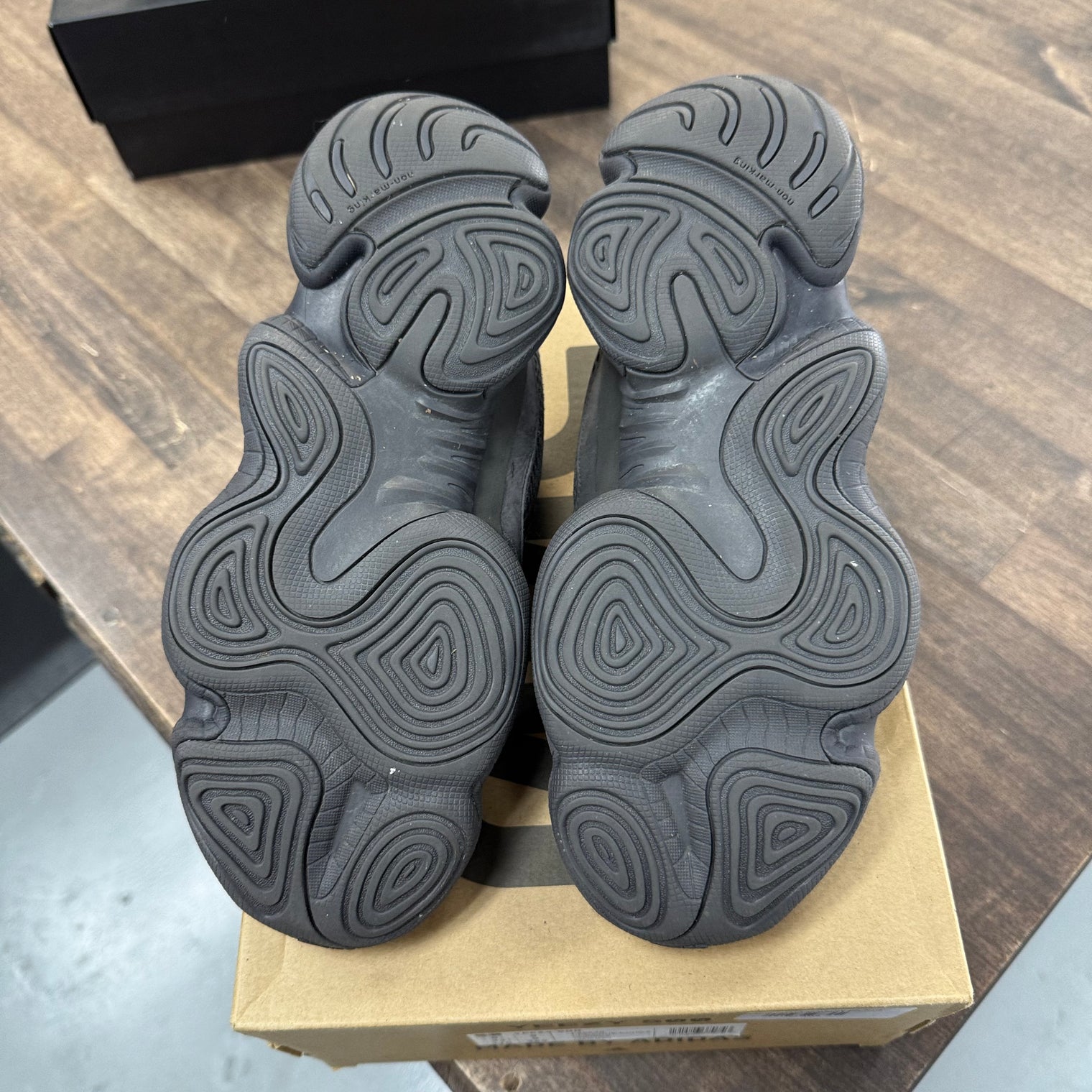 Utility Black Yeezy 500 (USED)