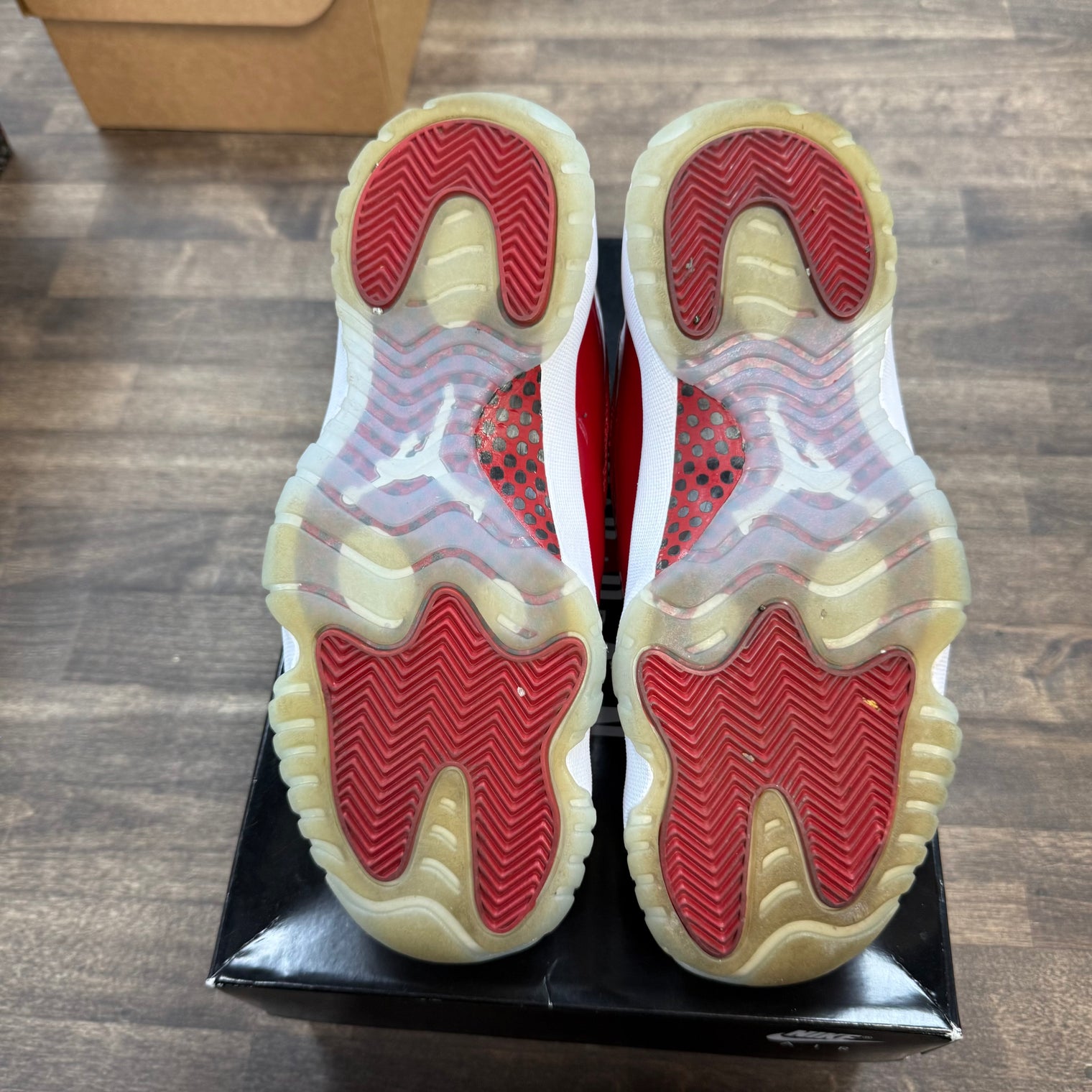 Cherry Jordan 11 Retro (USED)