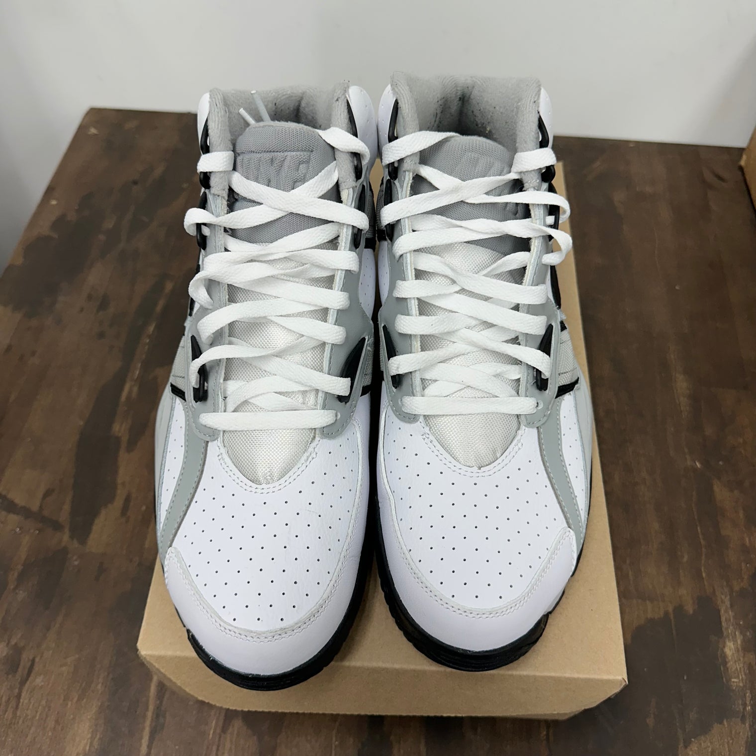 Air Trainer SC High Raiders Helmet (USED,No Box)