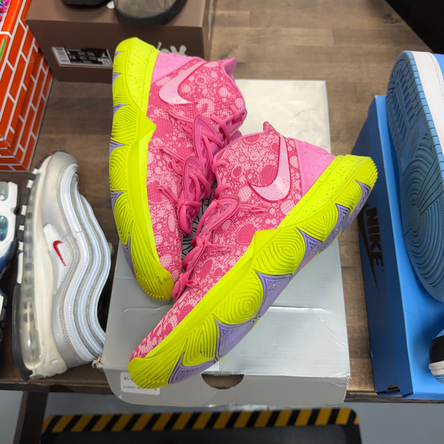 Nike Kyrie 5 Spongebob Patrick (US 9.5) (USED)