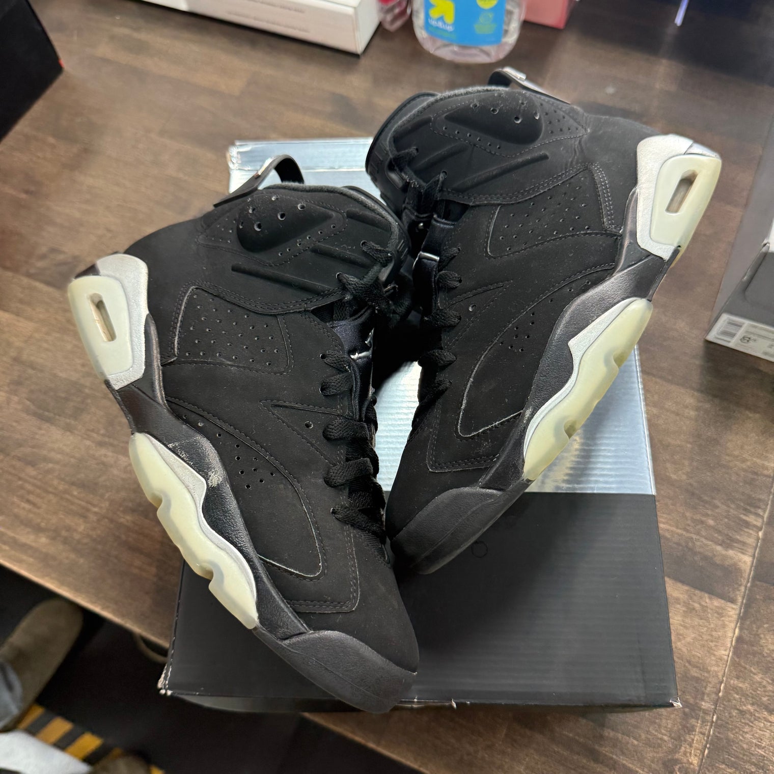 Chrome Jordan 6 Retro (USED)