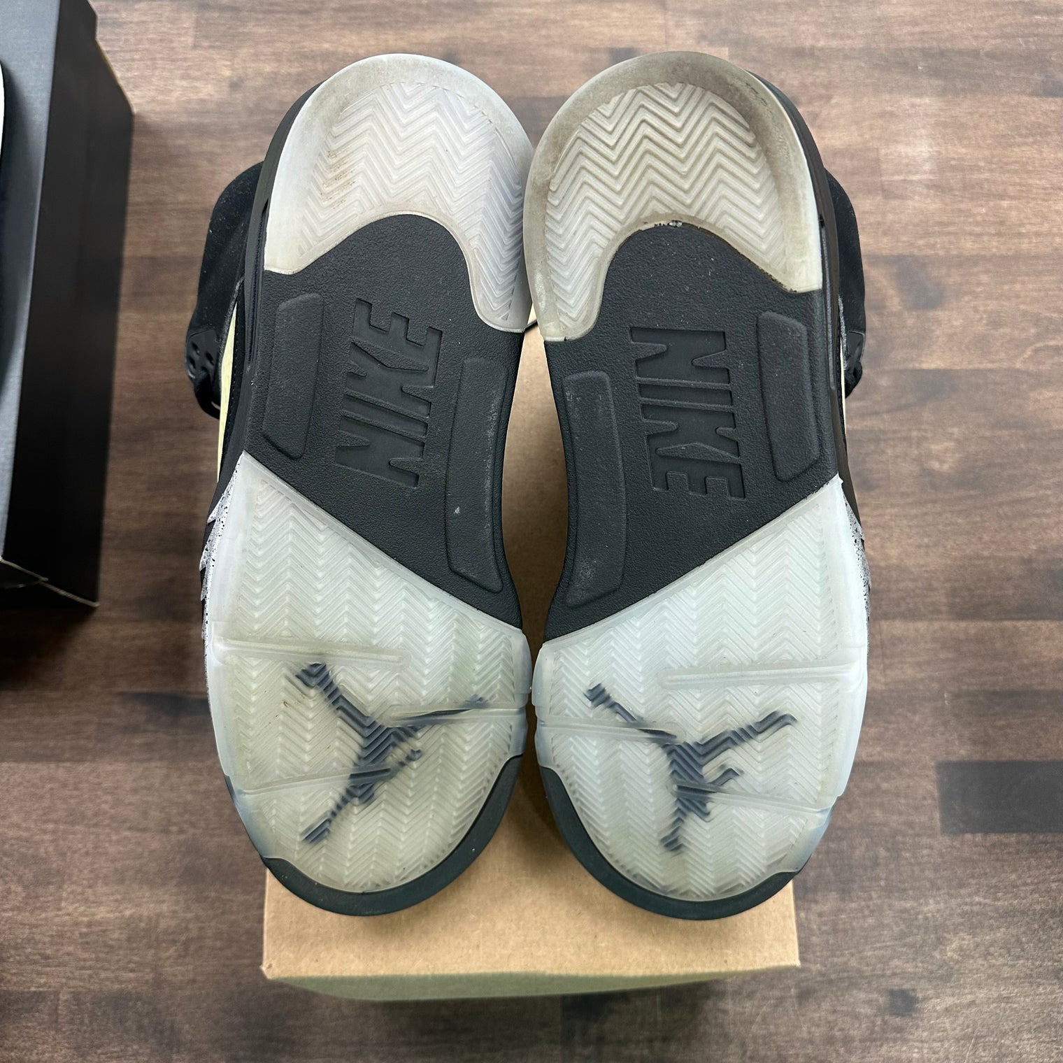 Black Metallic Jordan 5 Retro (2016) (USED, No Box)