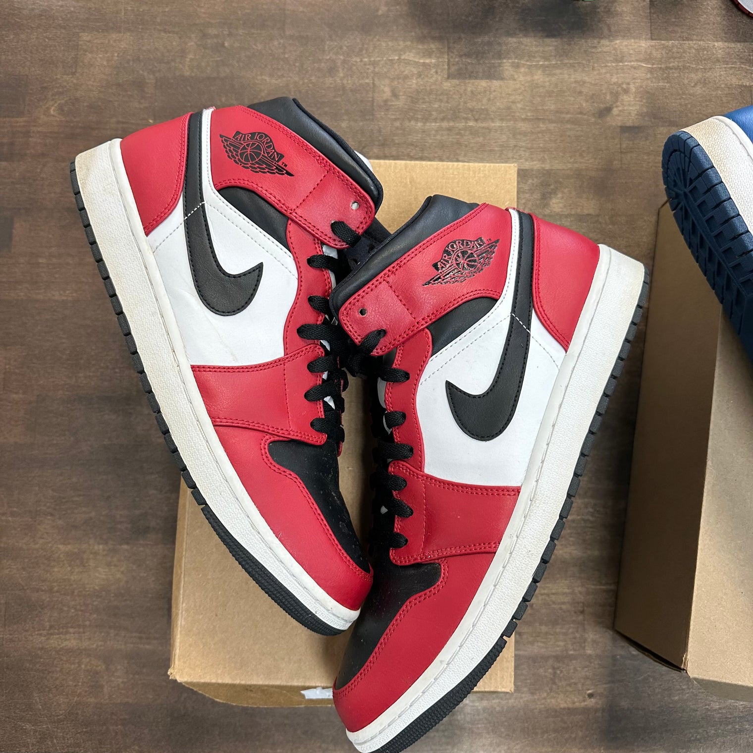 Jordan 1 Mid Chicago Toe (US 12) (USED, No Box)