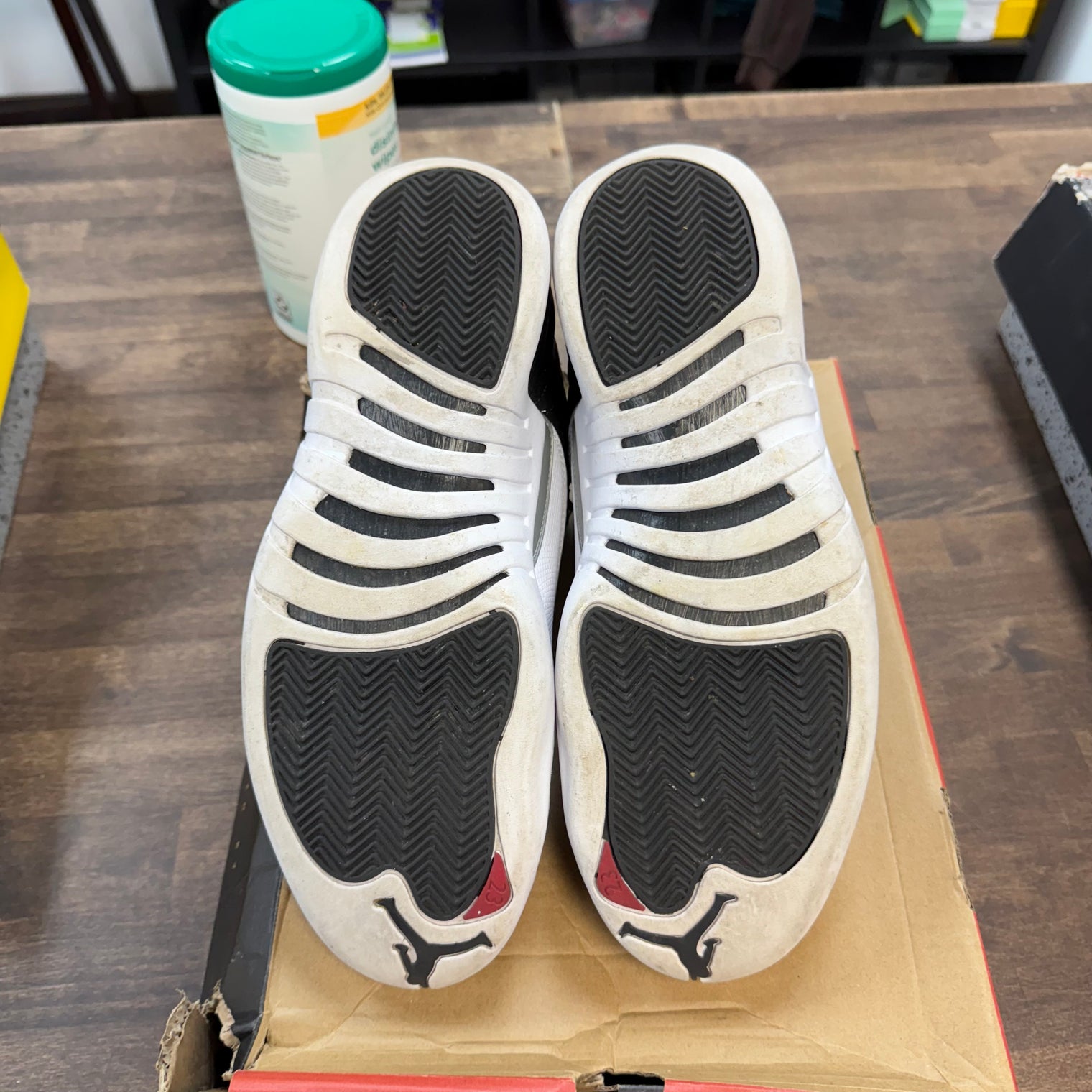 Playoff Jordan 12 (USED)