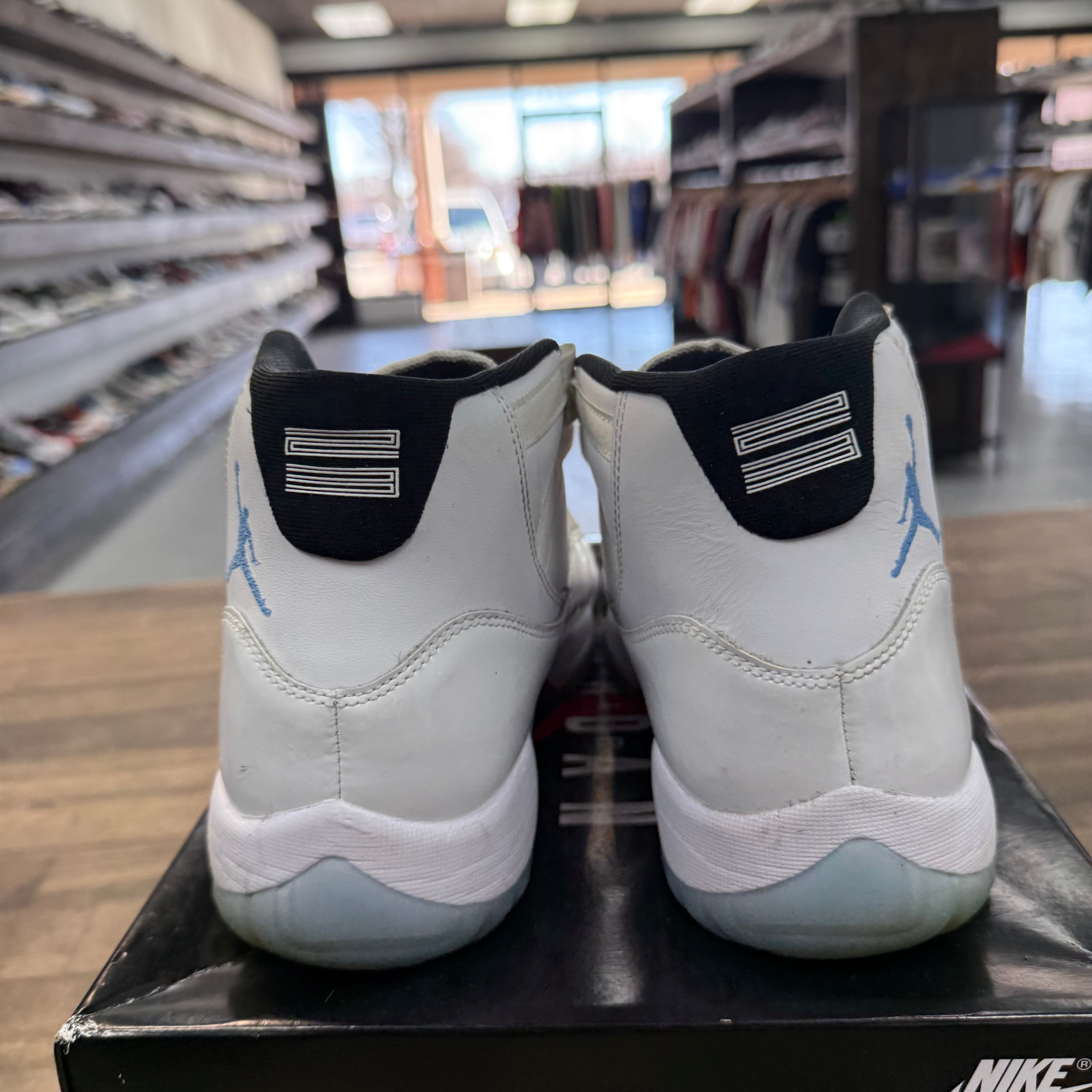 Jordan 11 Retro Legend Blue (2024) (US 9.5) (USED) Size 9.5 (Pre-Owned) - Image 4