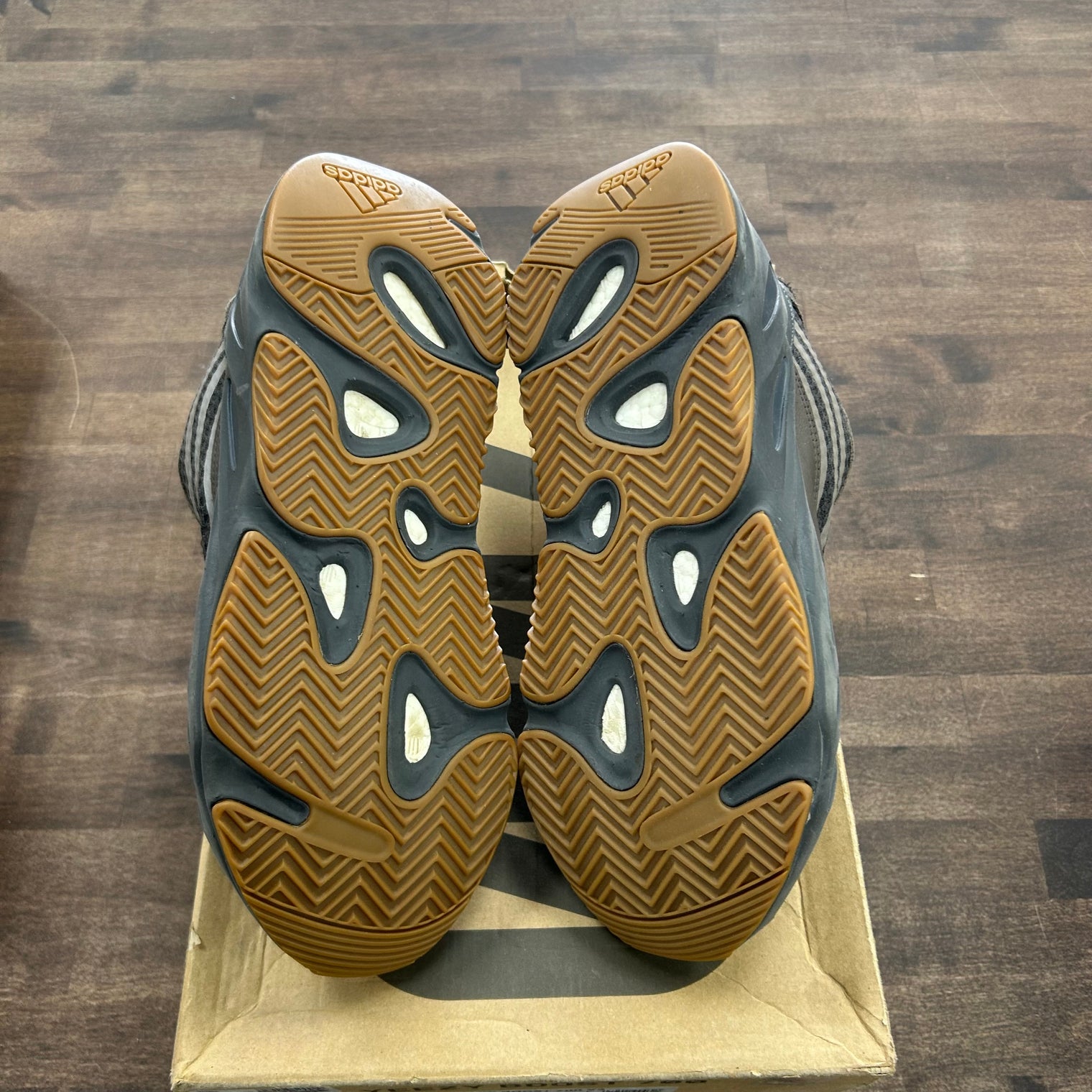 adidas Yeezy Boost 700 V2 Geode (US 10) (USED)