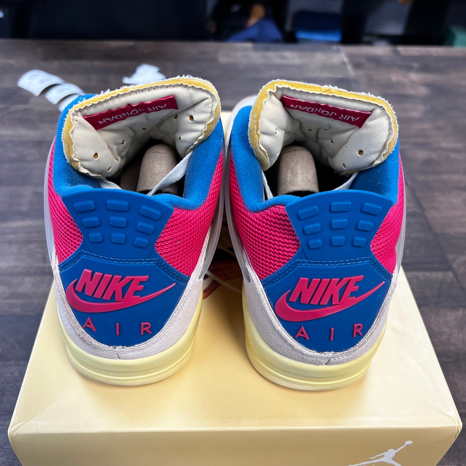 Union Guava Jordan 4 (USED)