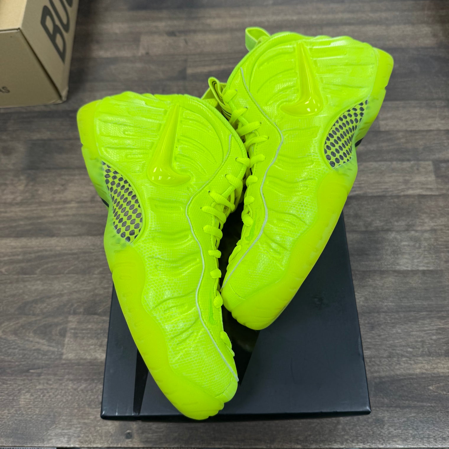Volt Air Foamposite Pro (USED)