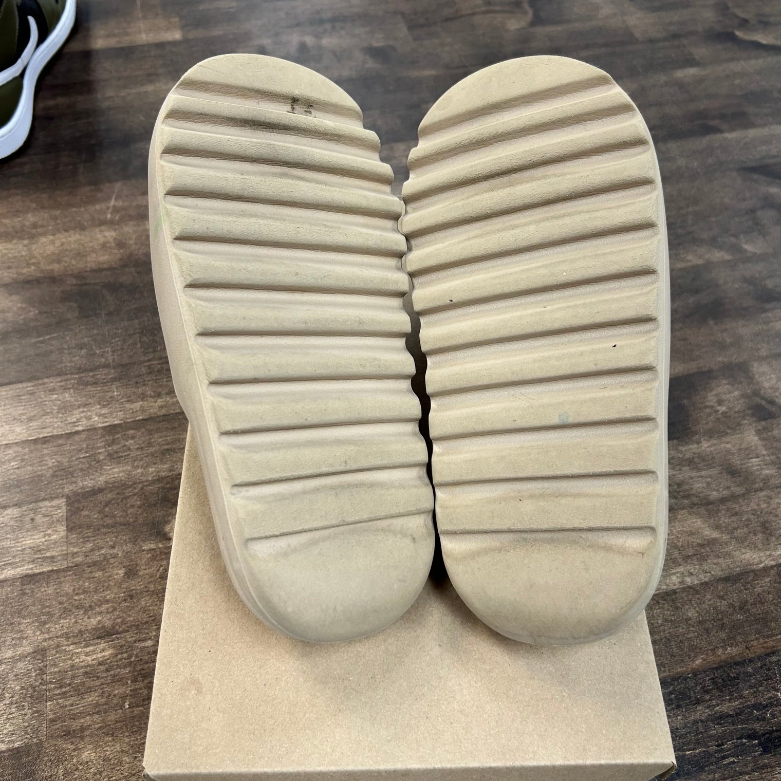 Pure Yeezy Slide (USED, No Box)
