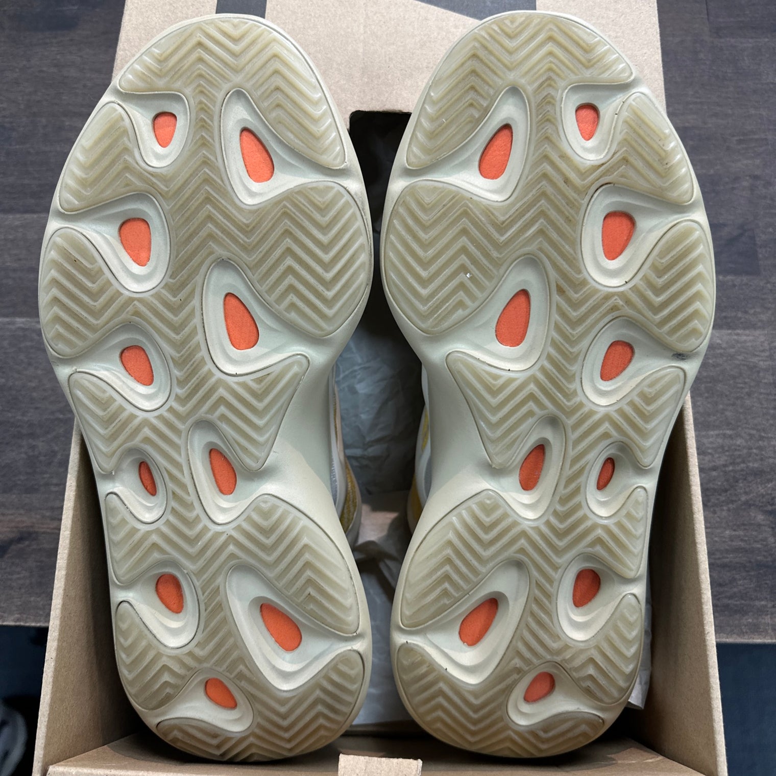 Safflower Yeezy 700 V3 (USED)