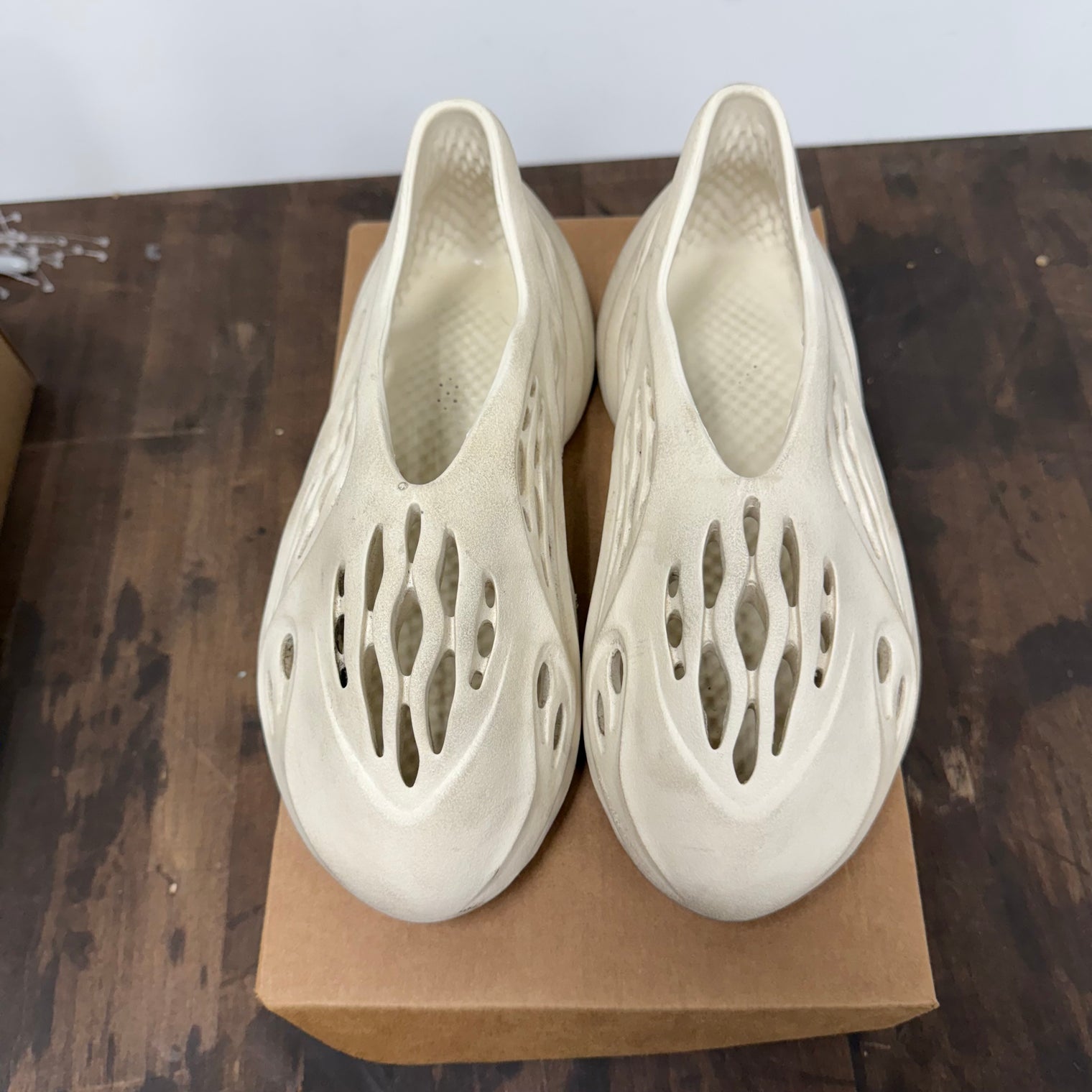 Sand Foam Yeezy RNNR (USED,No Box)