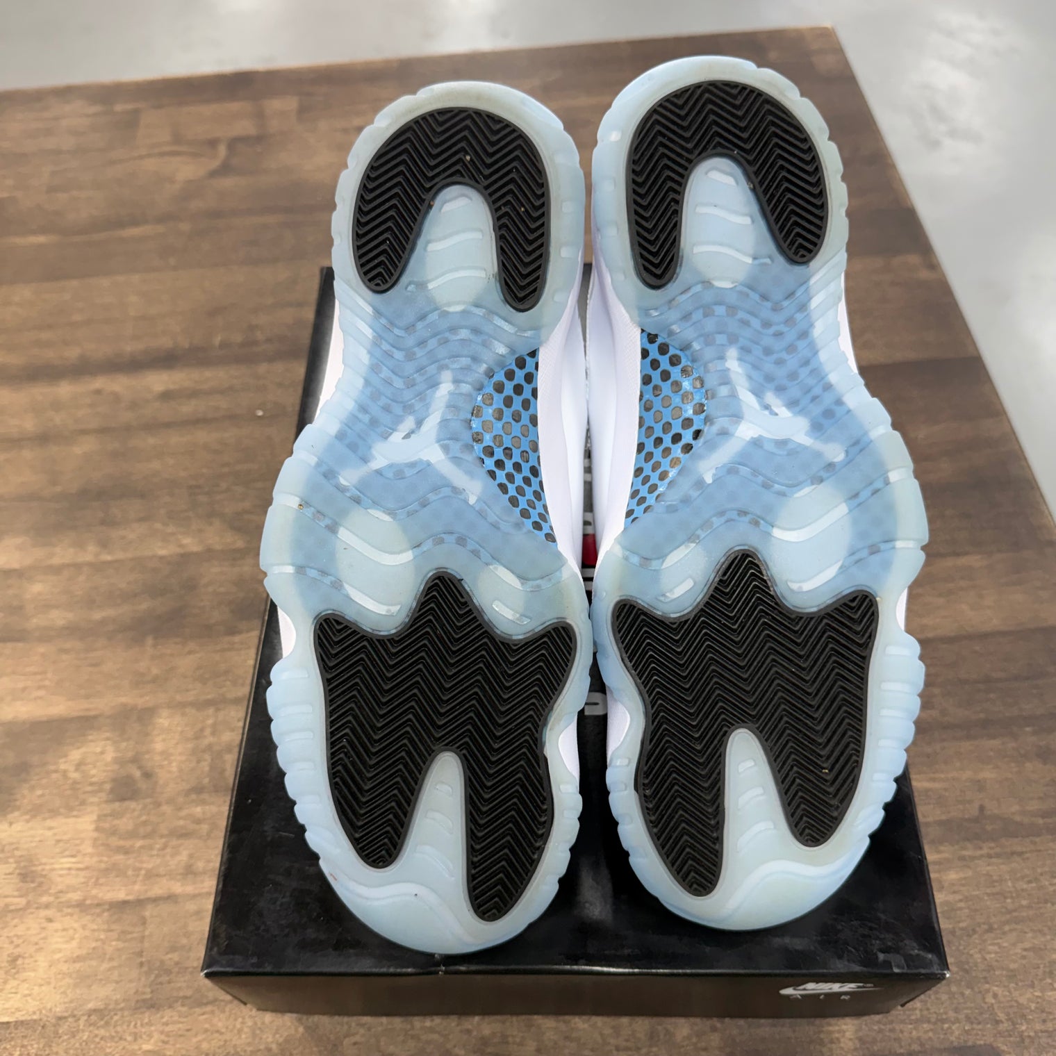 Legend Blue Jordan 11 2024 (USED)