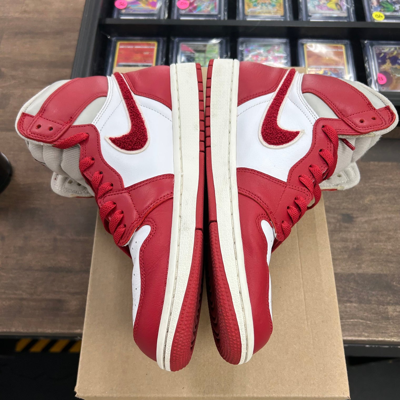 (W) Chenille Varsity Red Jordan 1 High (USED)