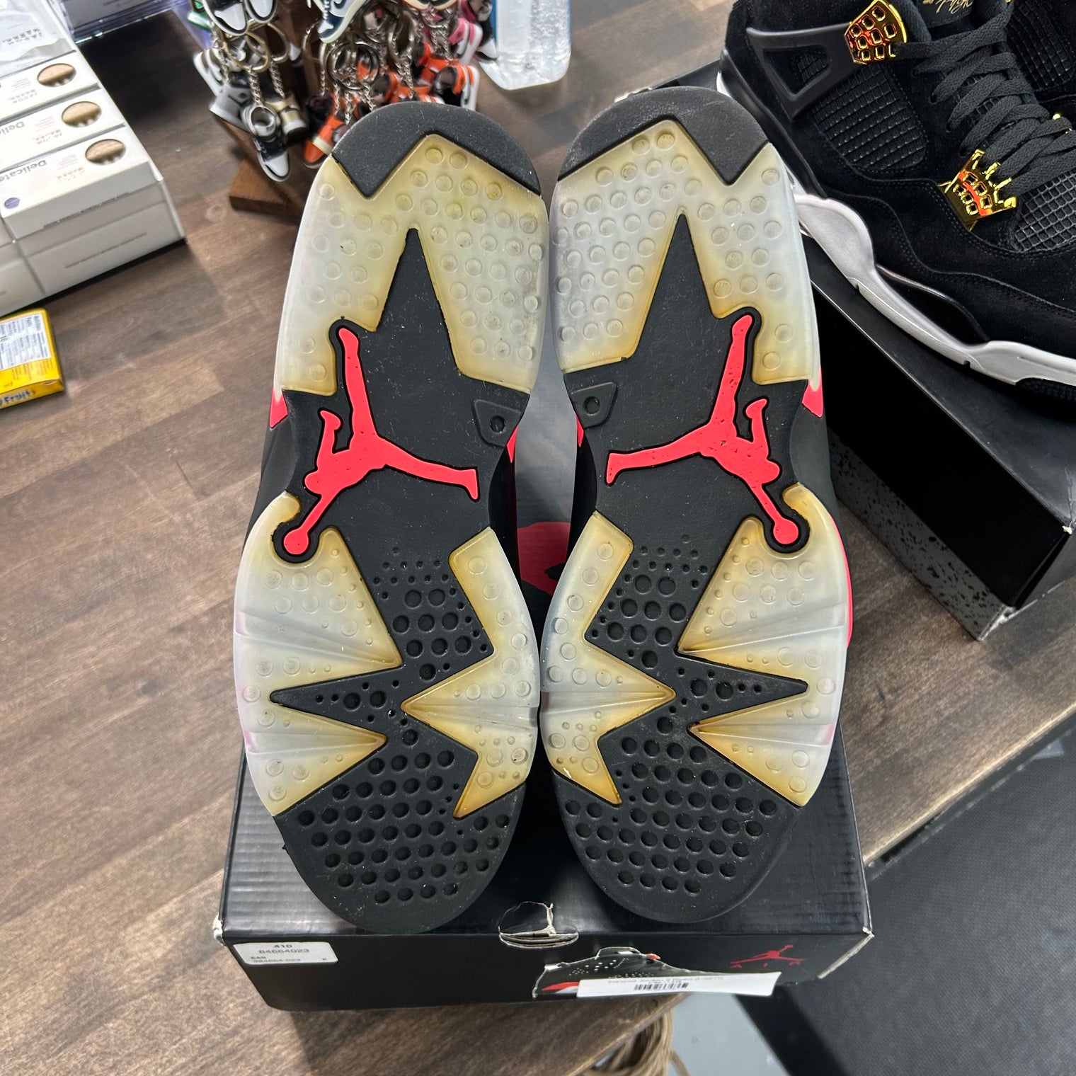 Infrared Jordan 6 Retro (USED)