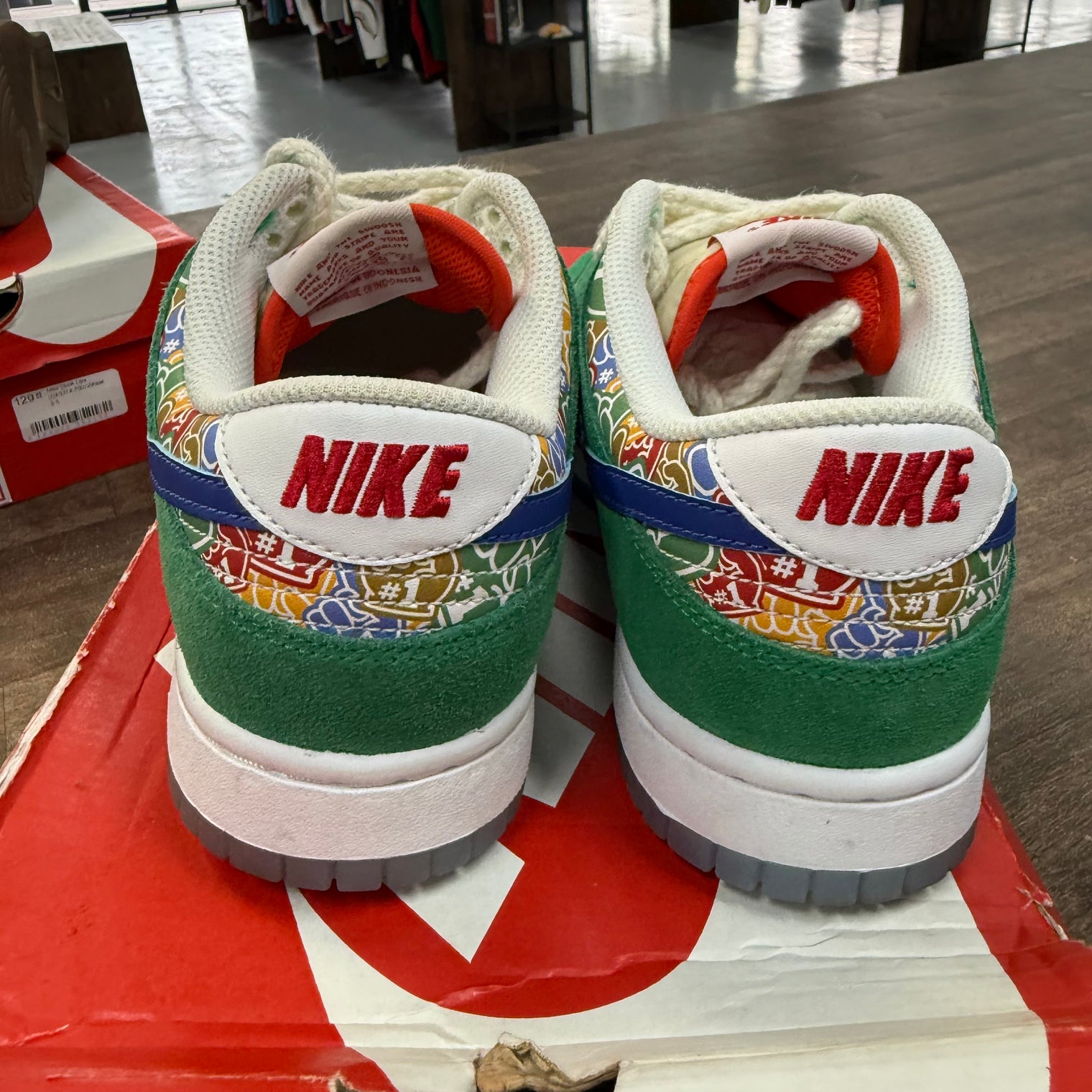 Foam Fingers Dunk Low (USED)