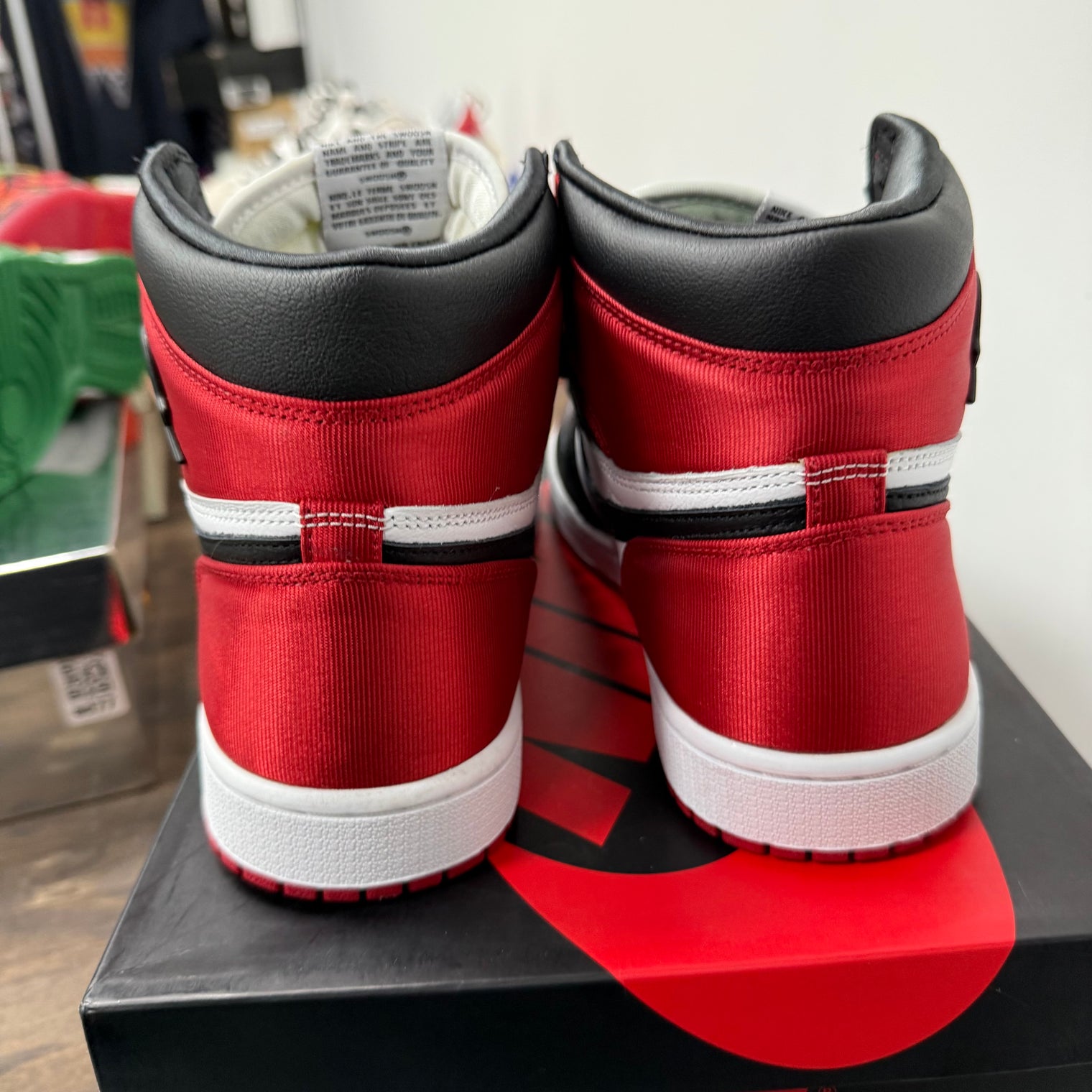 (W) Satin Black Toe Jordan 1 High (USED)