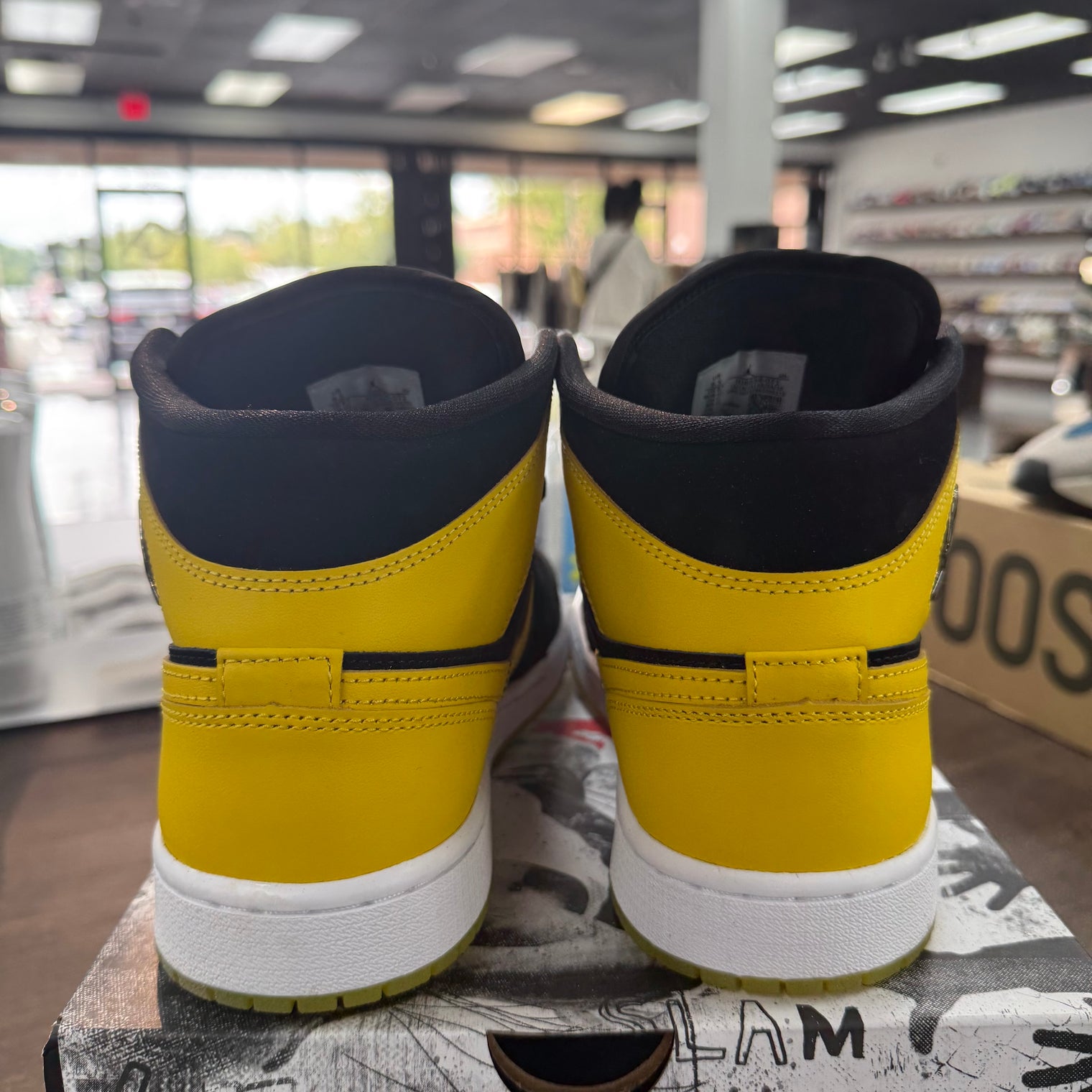 New Love Jordan 1 Mid (USED)