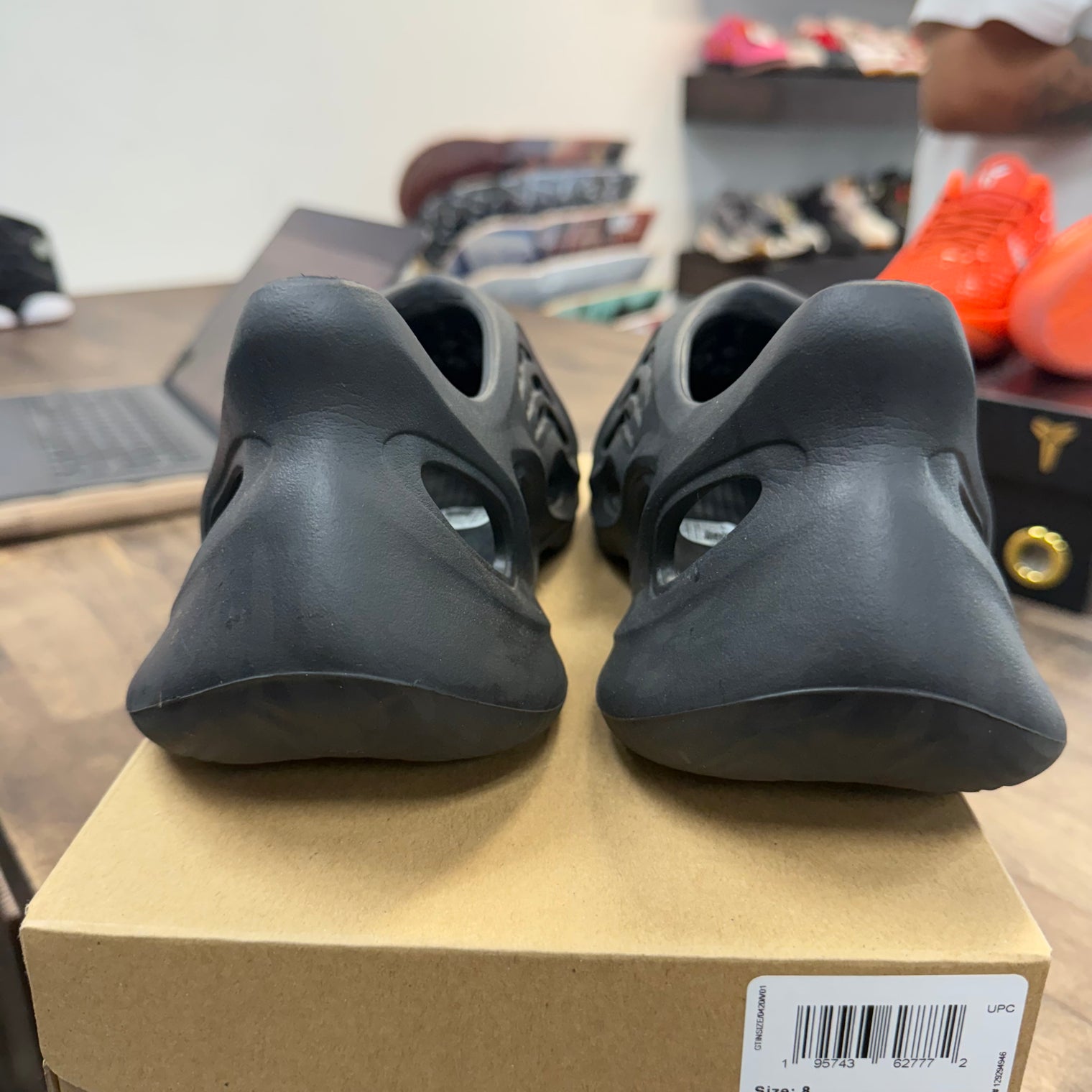 Onyx Yeezy Foam RNNR (USED)