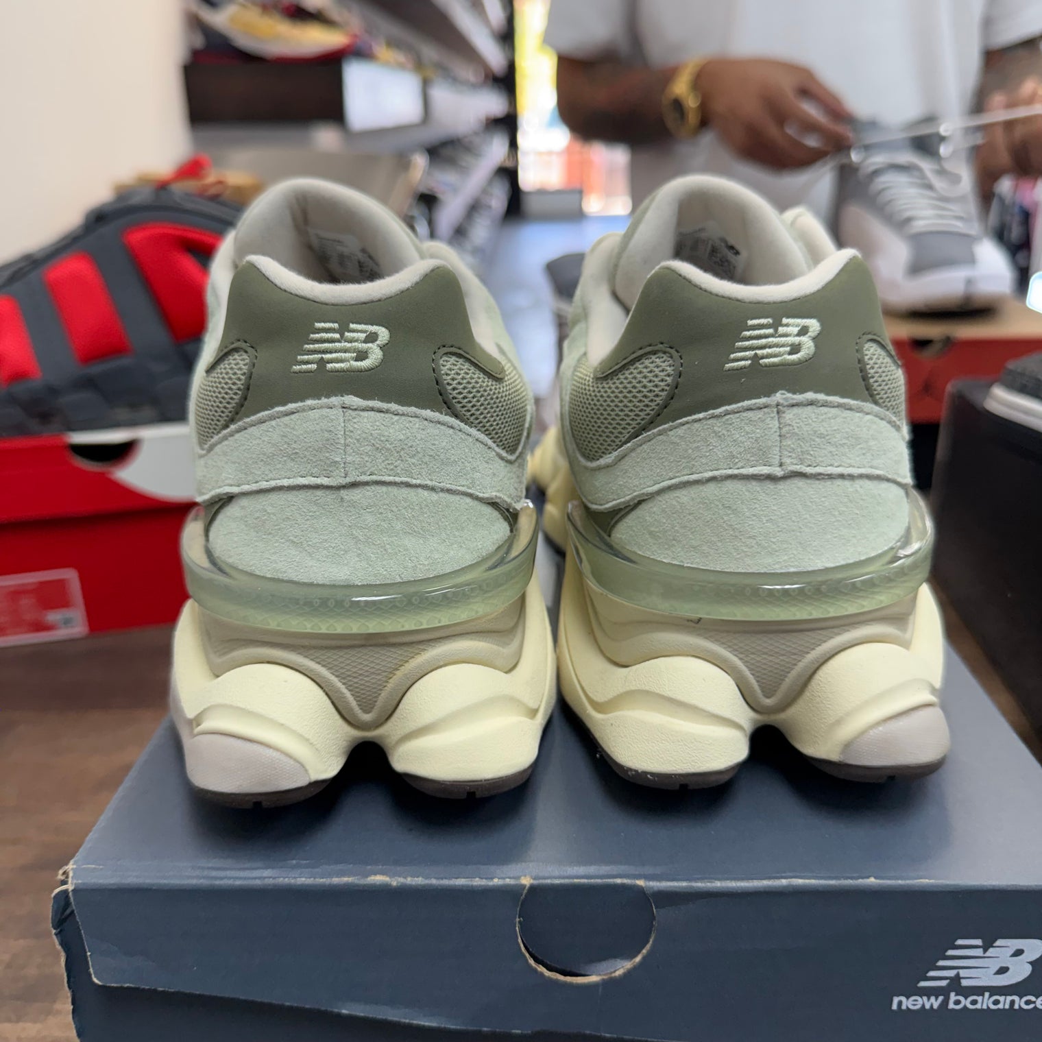 Olivine New Balance 9060 (USED)