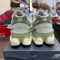 Olivine New Balance 9060 (USED)