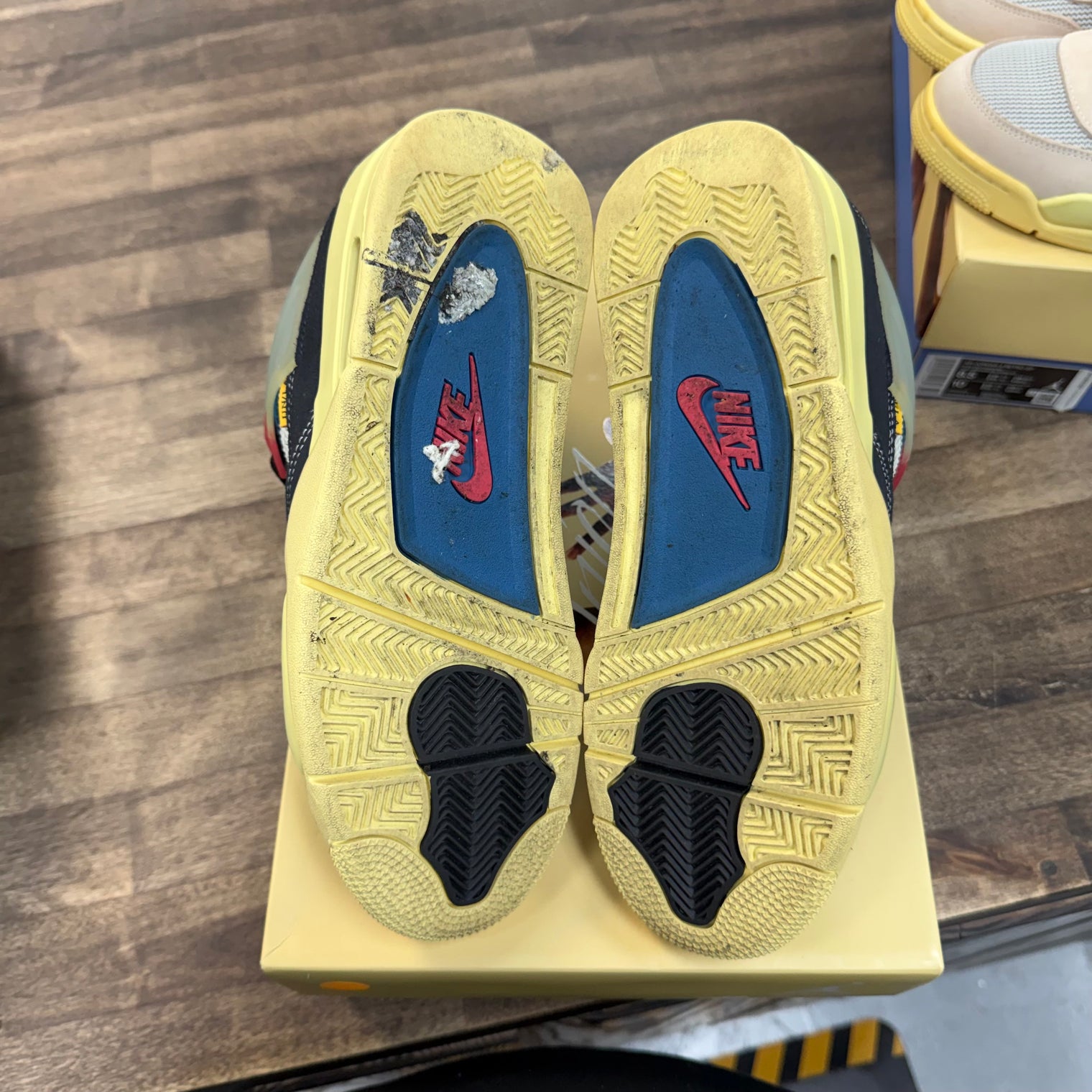 Jordan 4 Retro Union Off Noir (US 8.5) (USED)