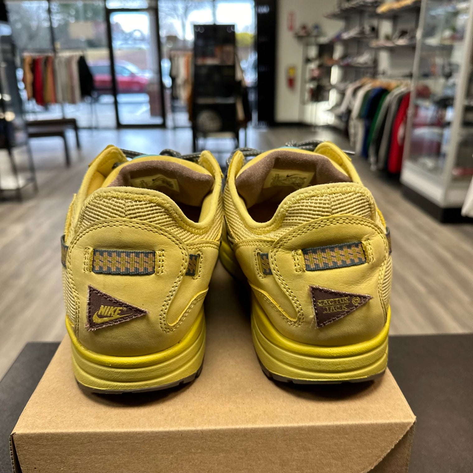 Travis Air Max 1 Saturn (Used;no box)