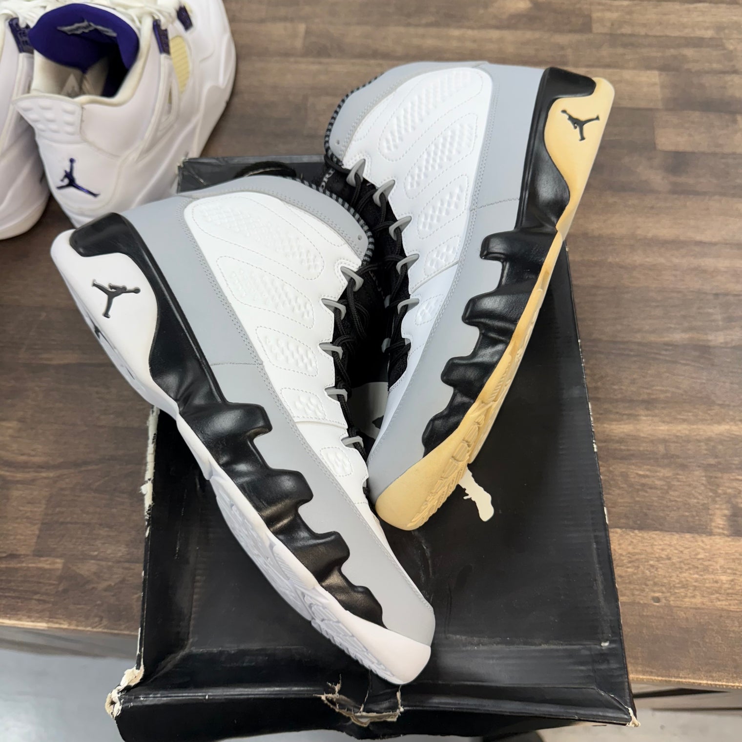 Barons Jordan 9 Retro (USED)