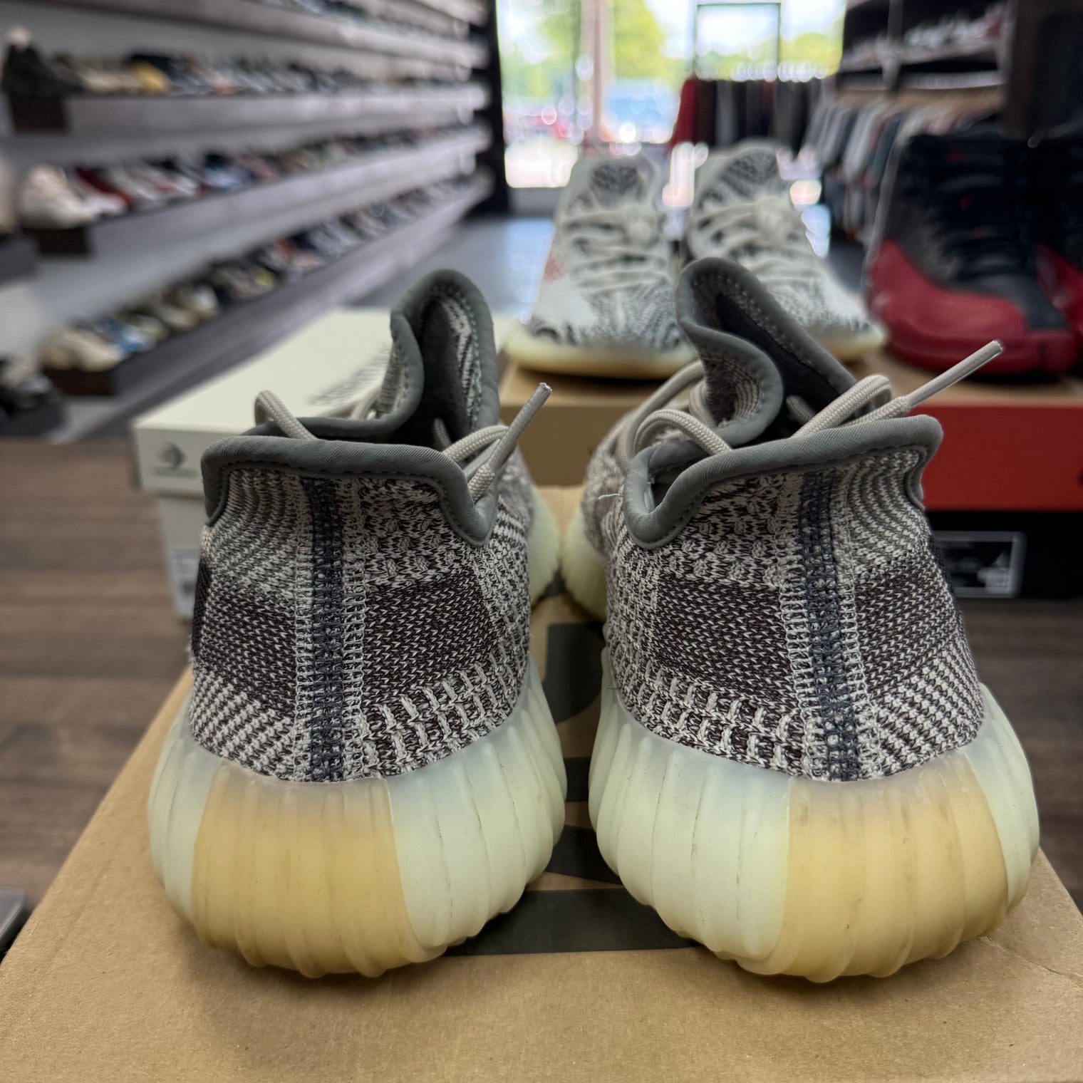 Zyon Yeezy 350 (USED)
