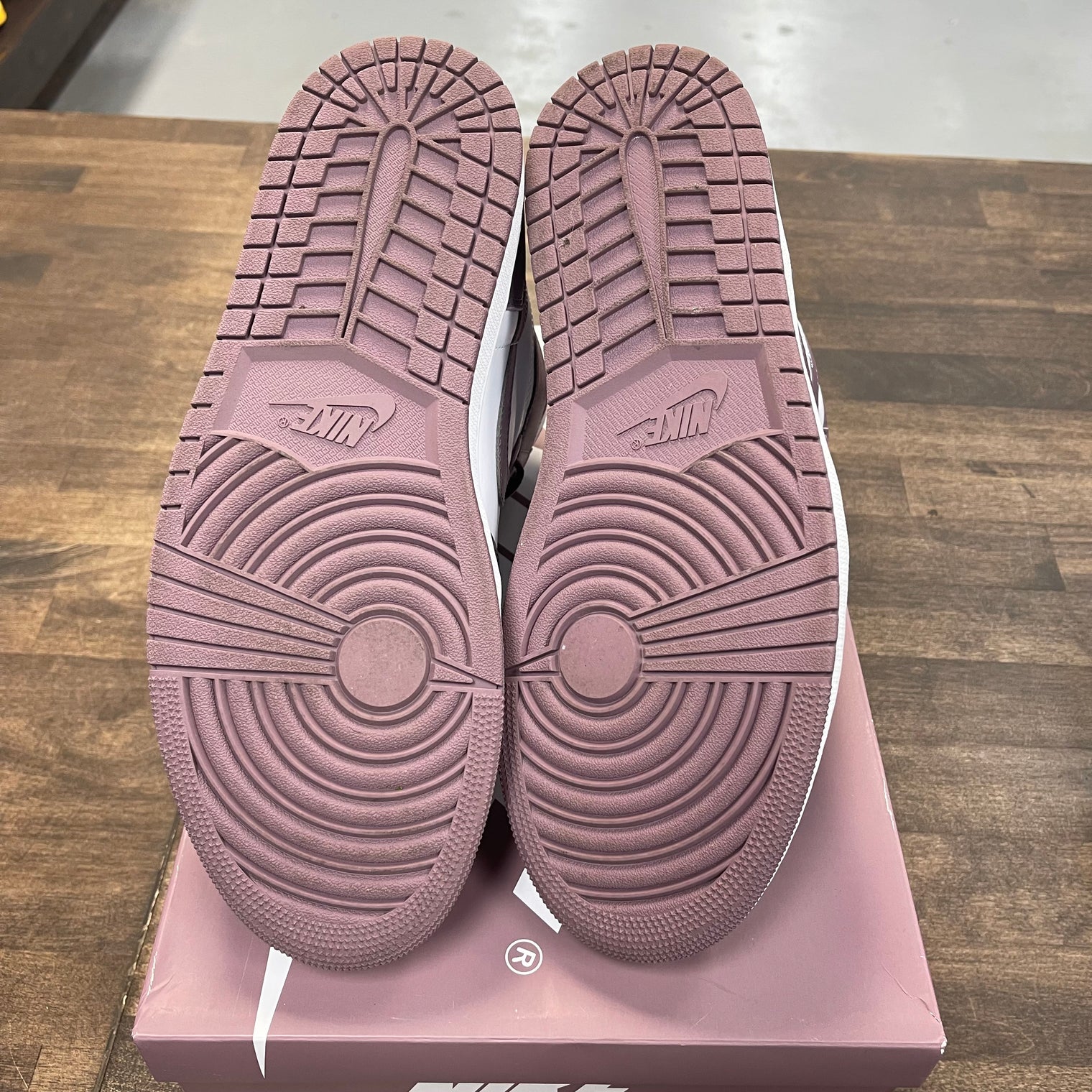 Mauve Jordan 1 High (USED)