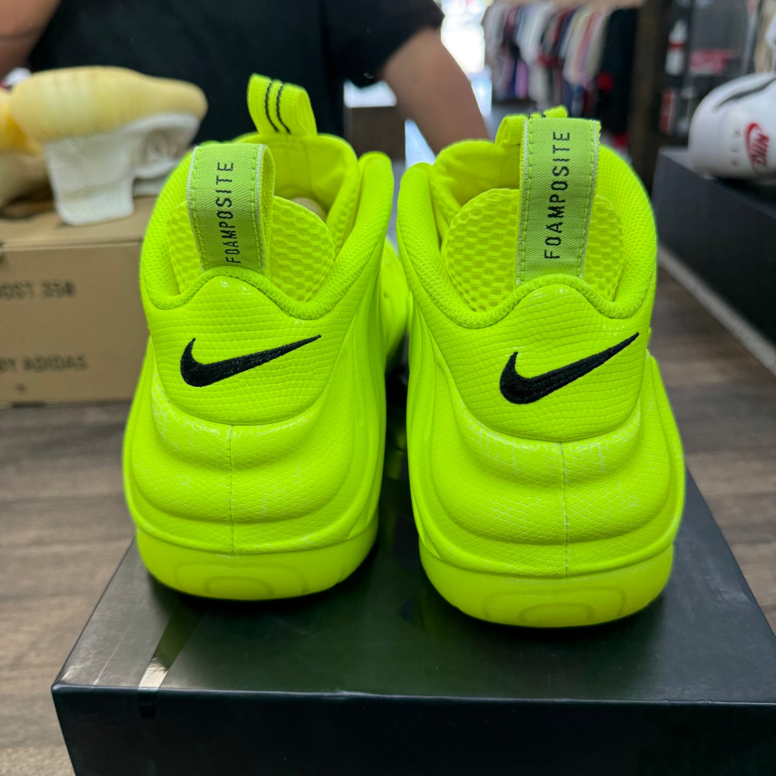 Volt Air Foamposite Pro (USED)