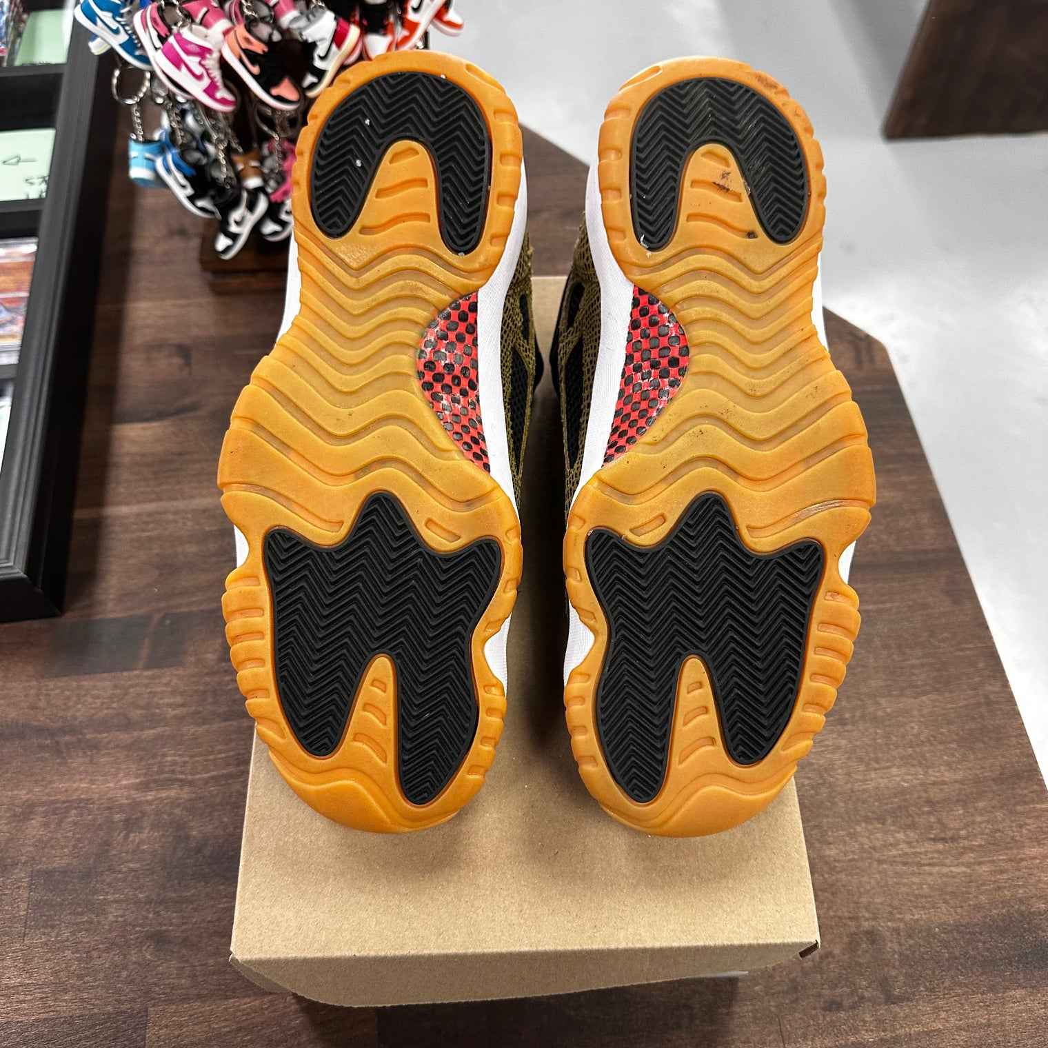 Militia Green Jordan 11 Low IE (USED, No Box)