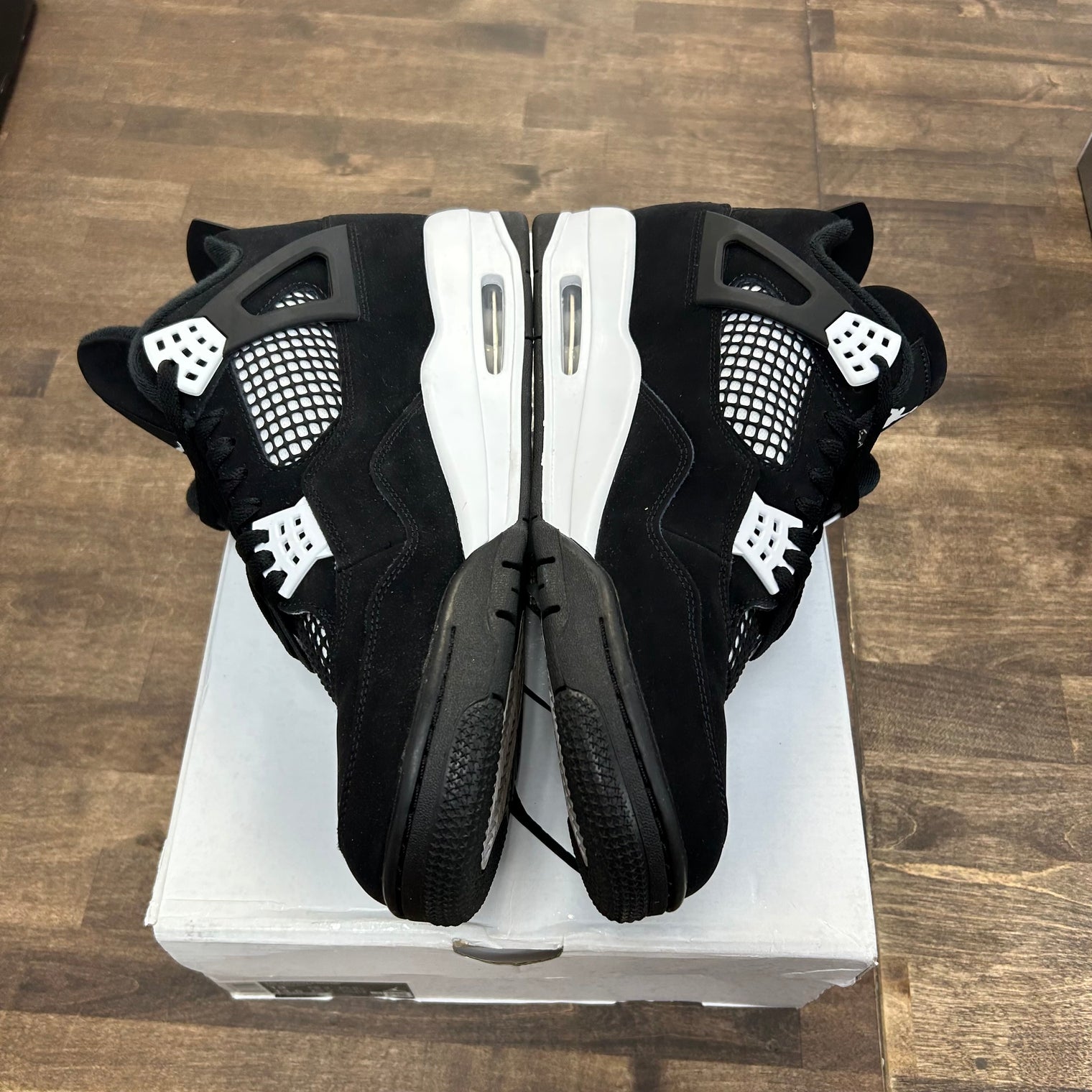 White Thunder Jordan 4 Retro (USED)