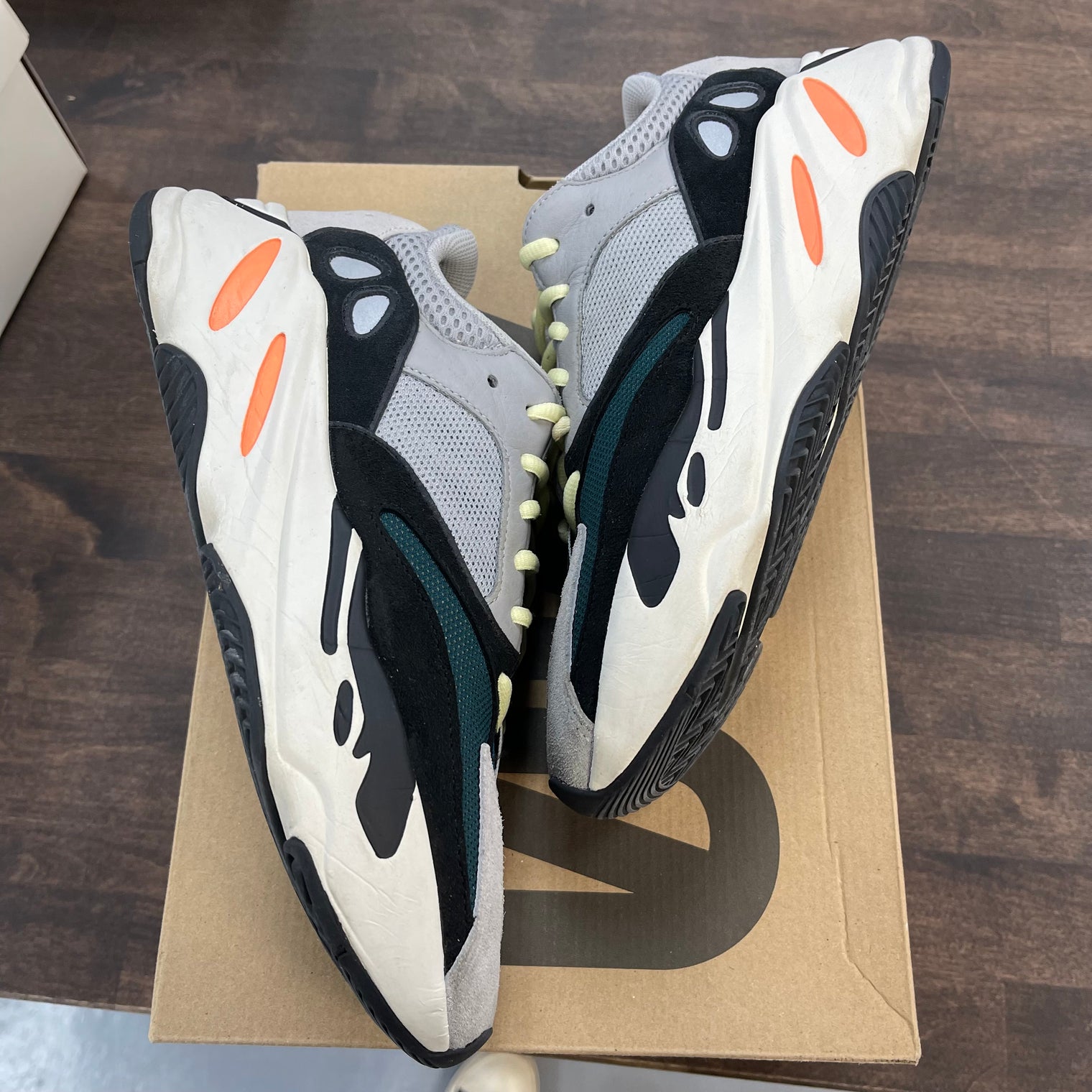 Waverunner Yeezy 700 (USED)