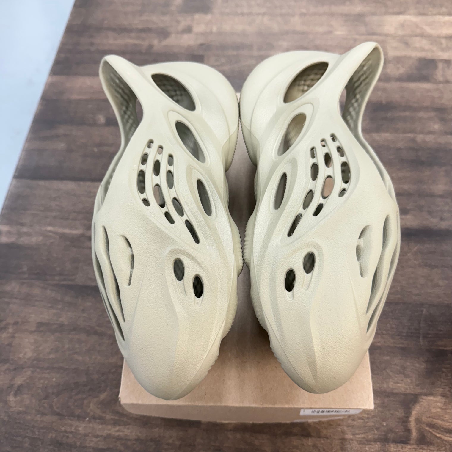 Stone Salt Yeezy Foam RNNR (USED)
