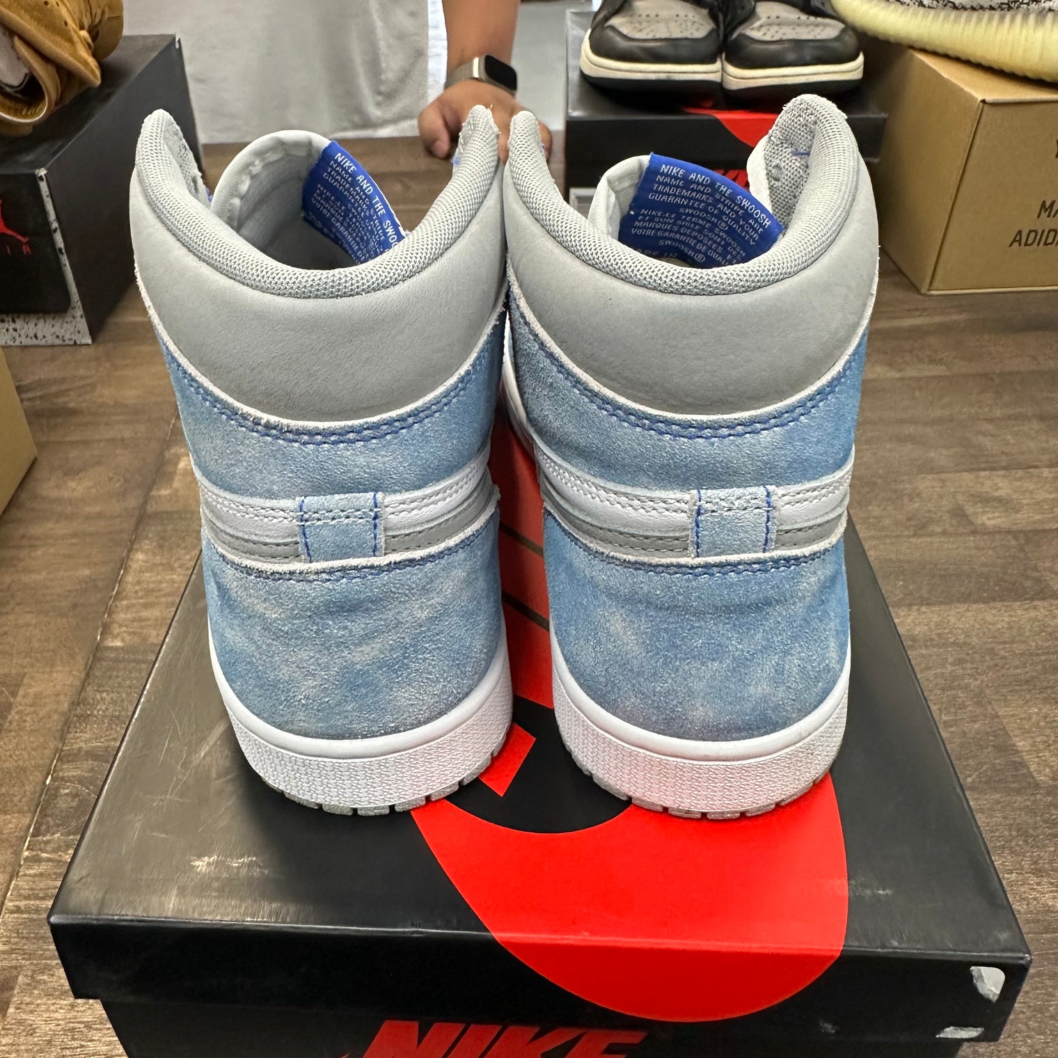 Hyper Royal Jordan 1 High (USED)