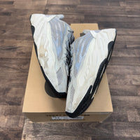 Static Yeezy 700 V2 (USED)