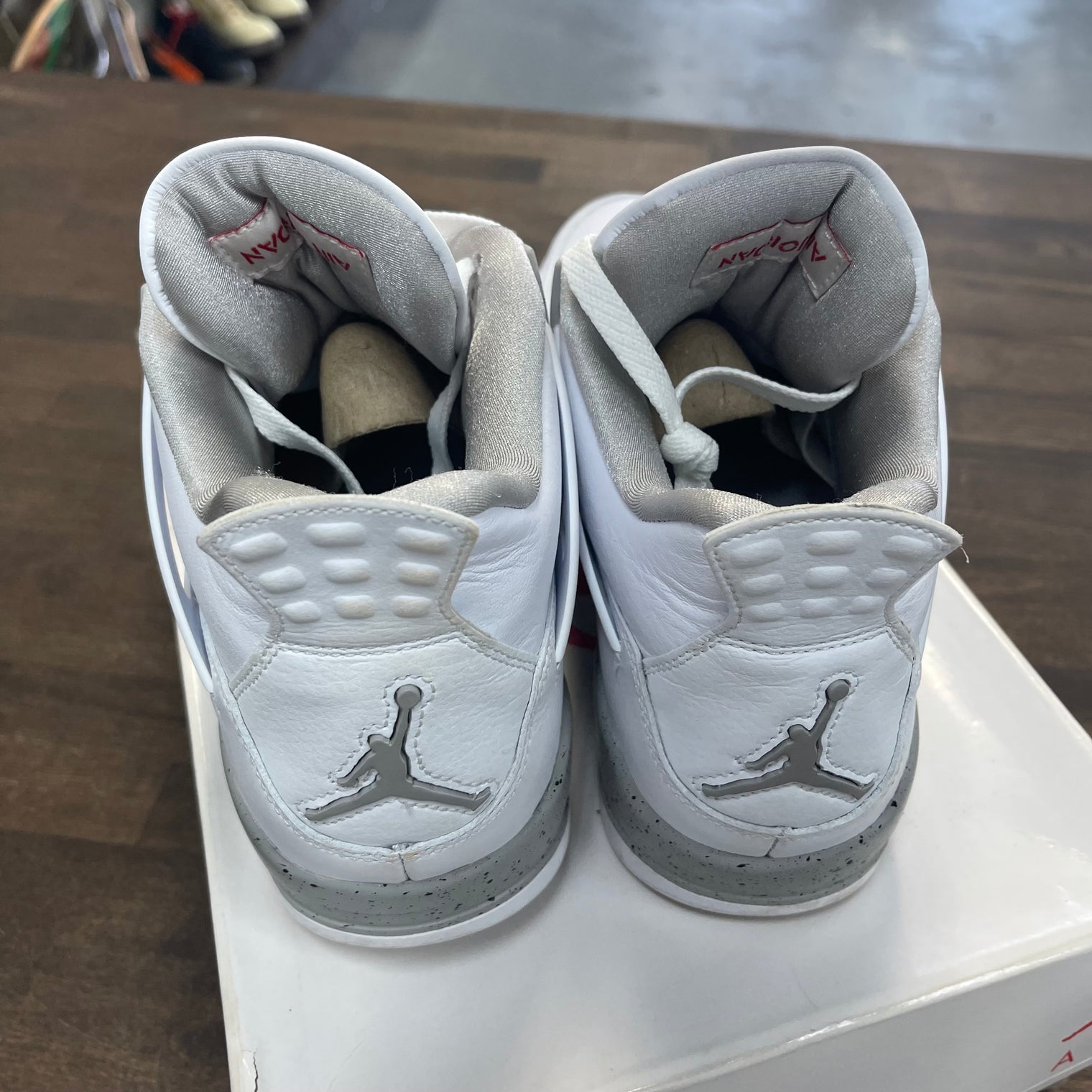 White Oreo Jordan 4 (USED)
