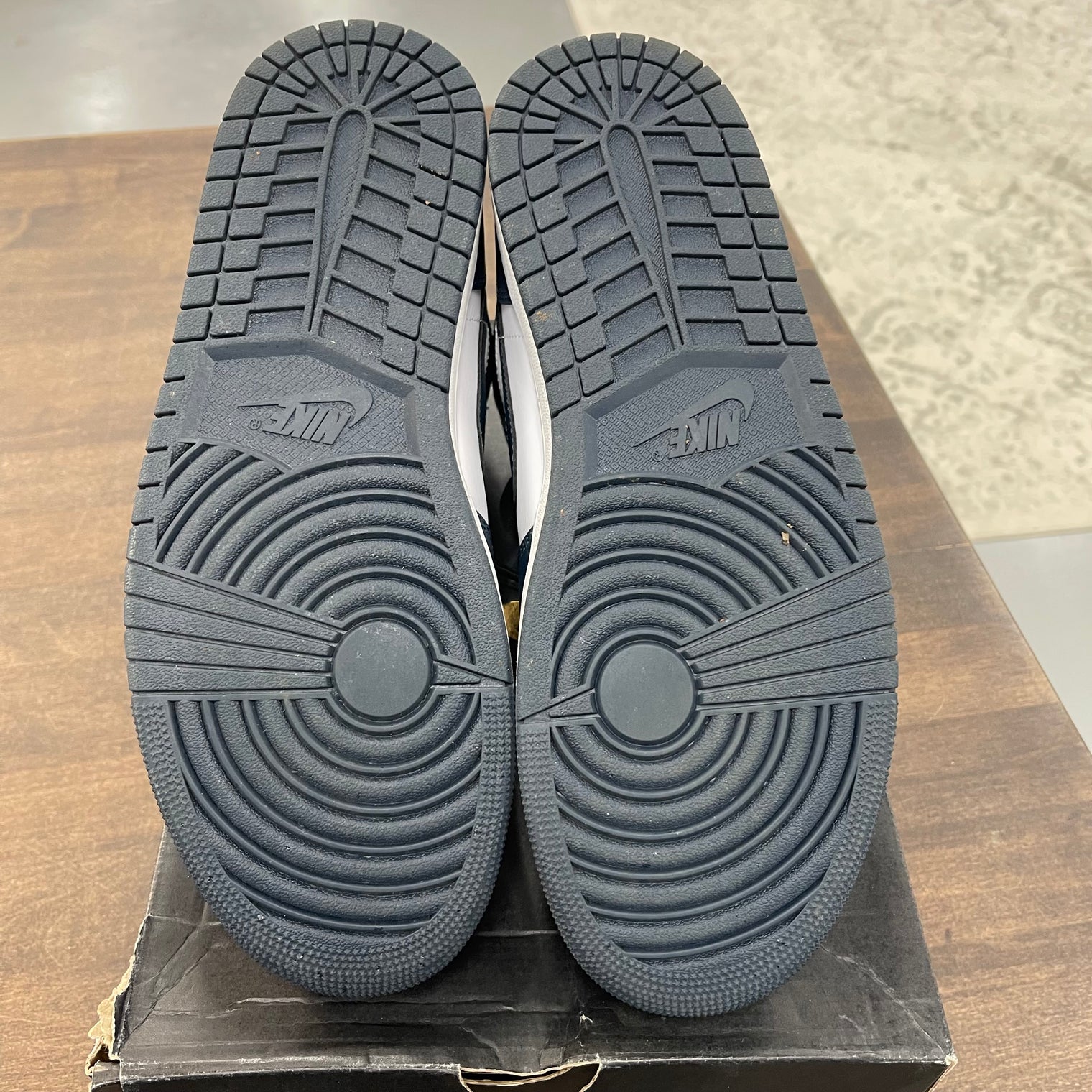 Armory Navy Jordan 1 Mid (USED)