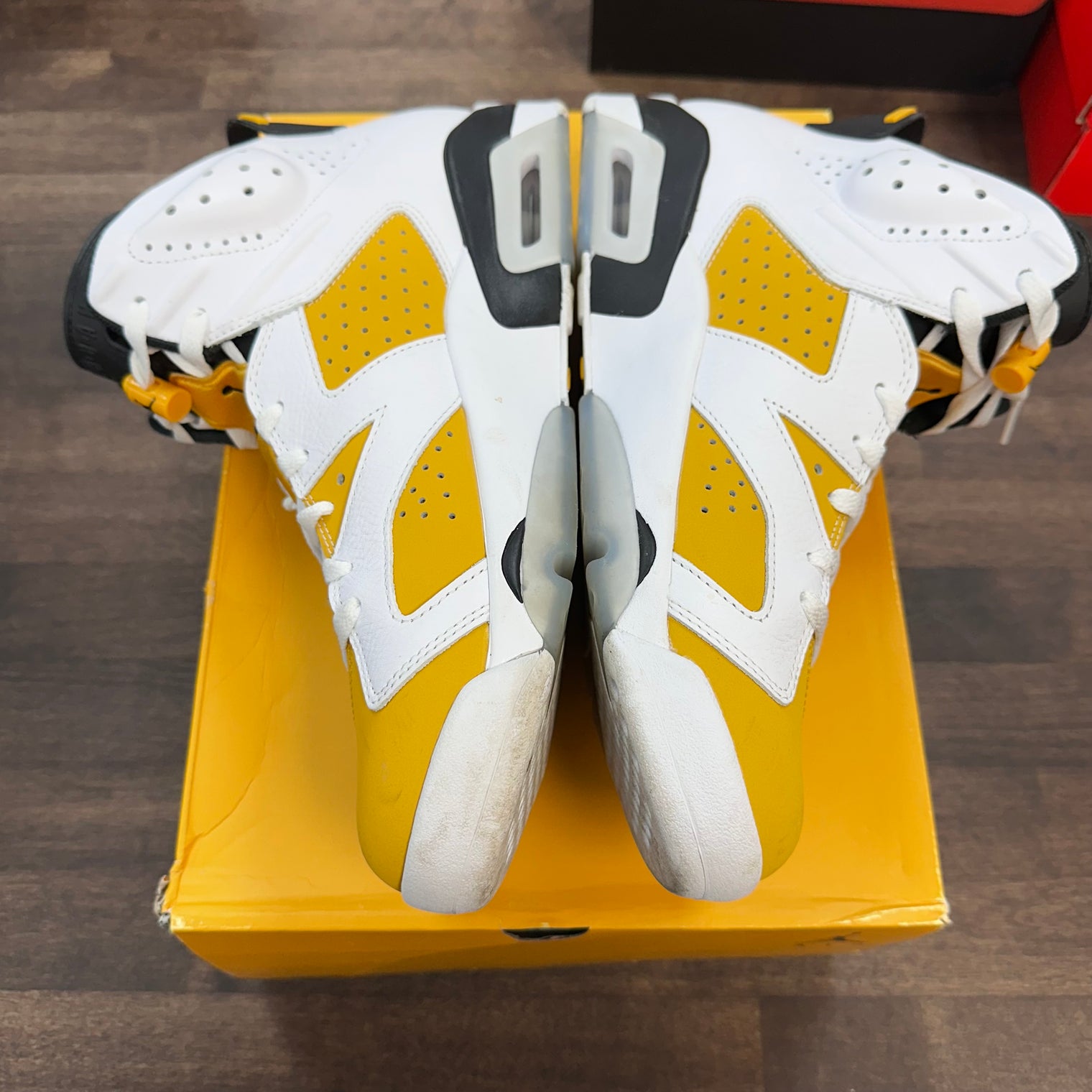 Yellow Ochre Jordan 6 (USED)