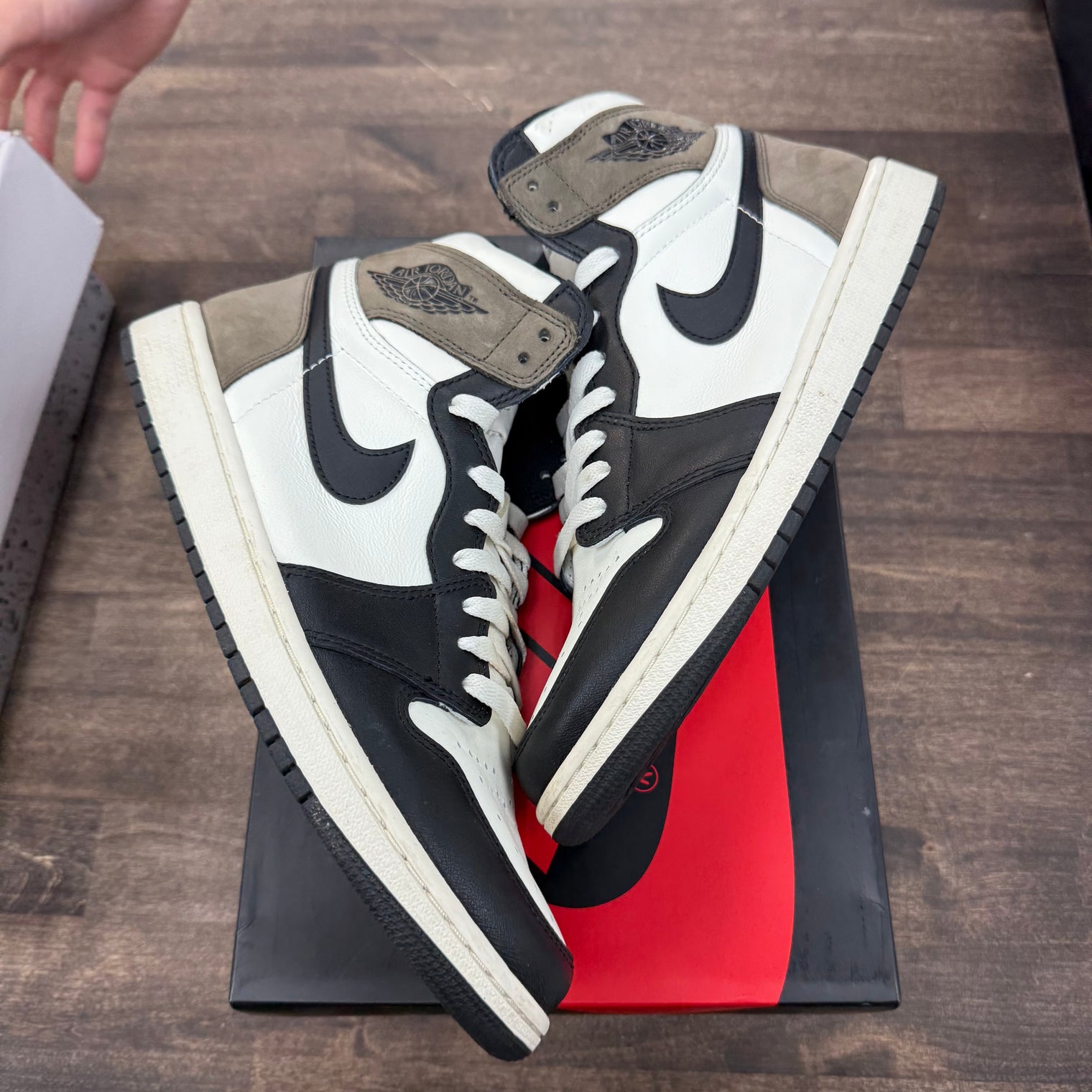 Dark Mocha Jordan 1 High (USED)