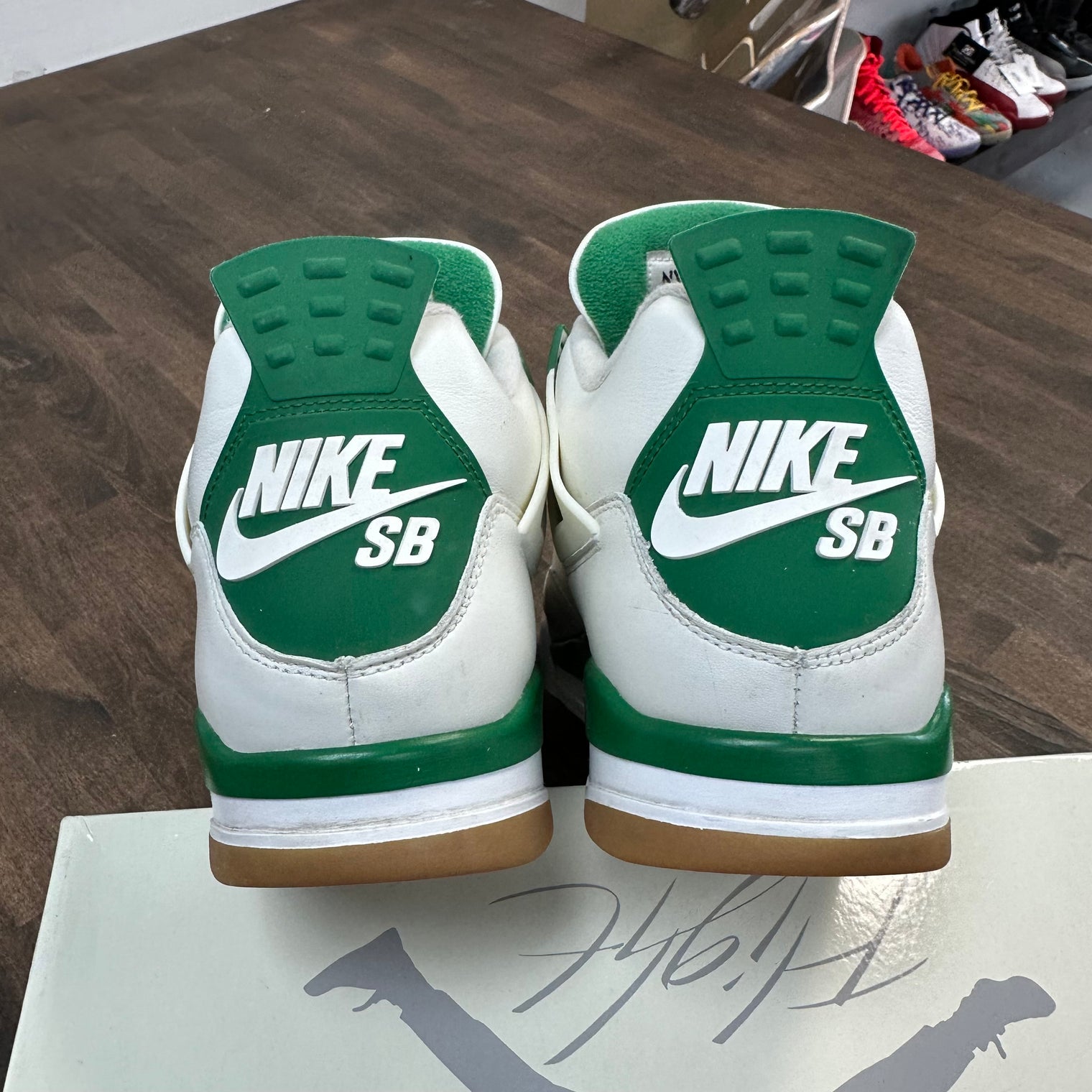 Pine Green SB Jordan 4 (USED)