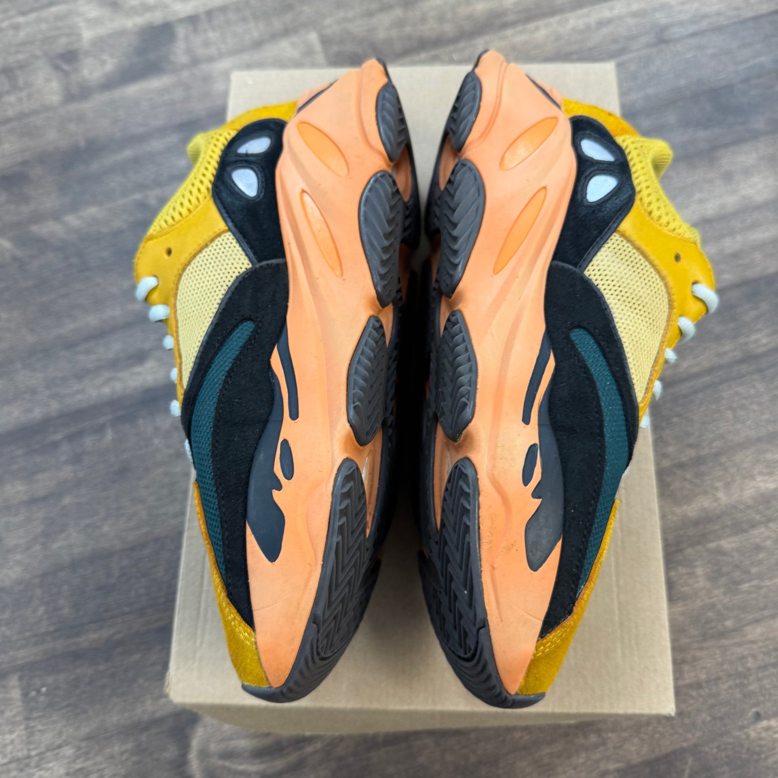 Suns Yeezy 700 (USED,No Box)