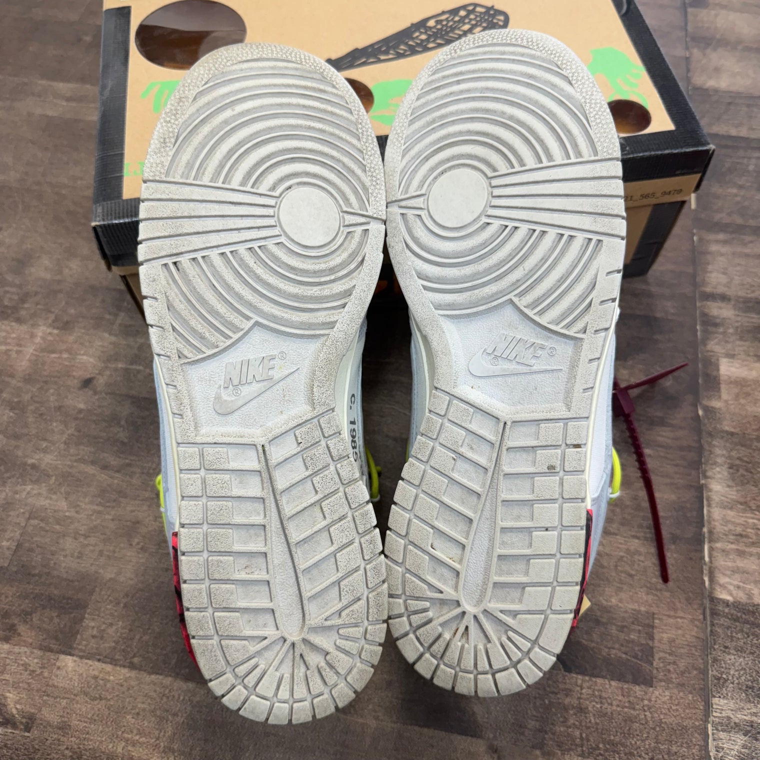 Lot 08 of 50 Off-White Nike Dunk Low (USED)