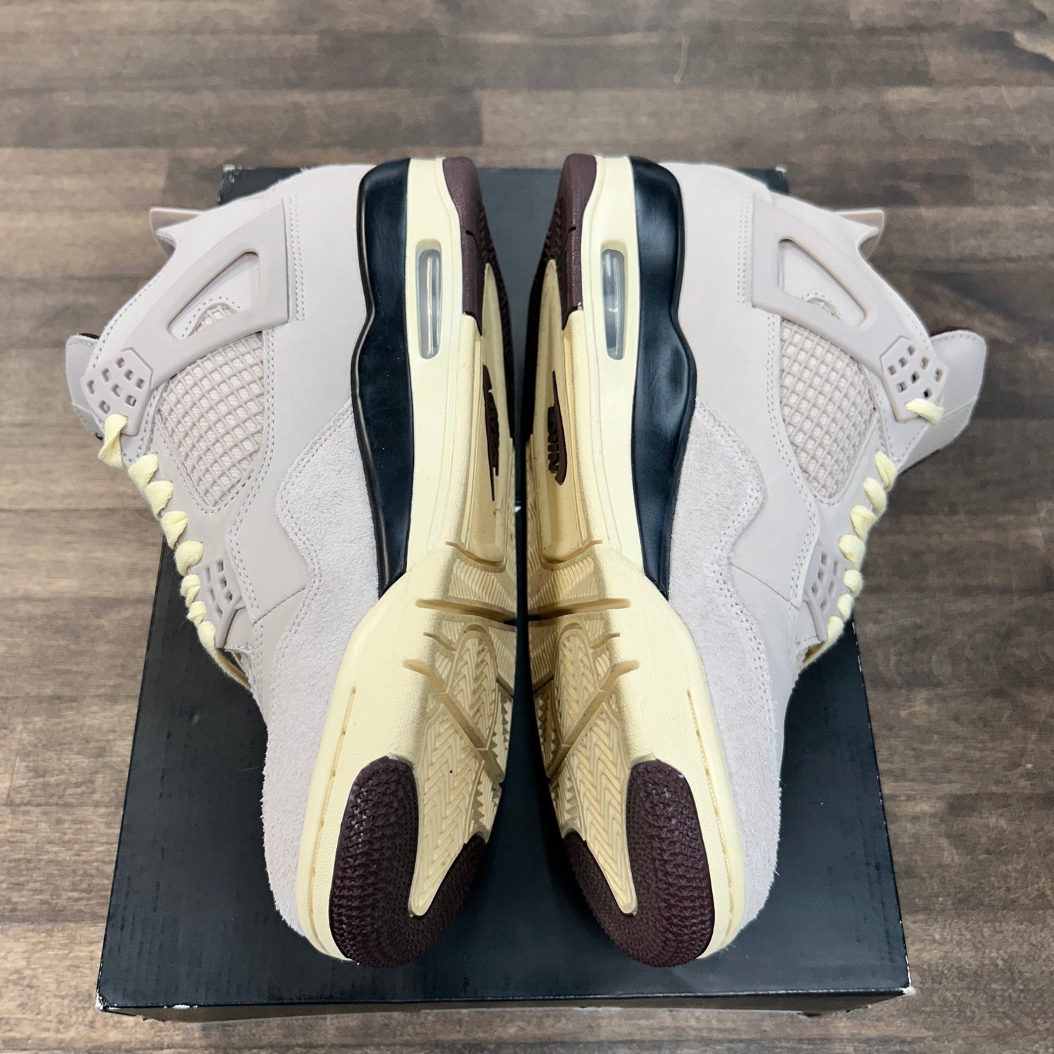 A Ma Maniere Sleeping Jordan 4 (W) (USED)